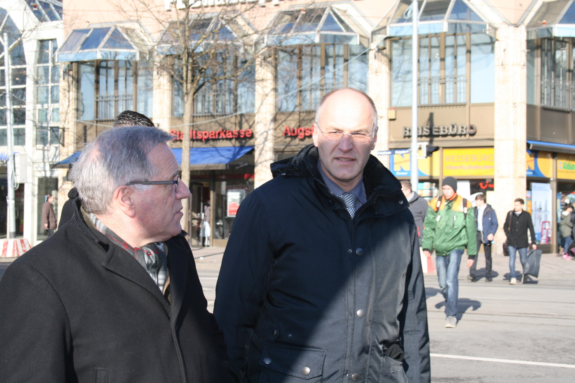 Staatsministe Joachim Herrmann lobte den Augsburger Hauptbahnhof als „ein tolles Projekt“. Foto: B4B SCHWABEN