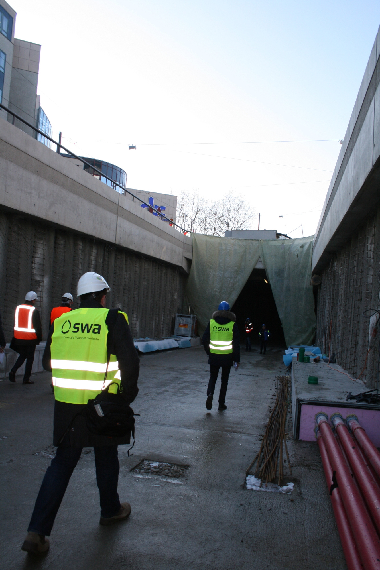 Staatsministe Joachim Herrmann lobte den Augsburger Hauptbahnhof als „ein tolles Projekt“. Foto: B4B SCHWABEN