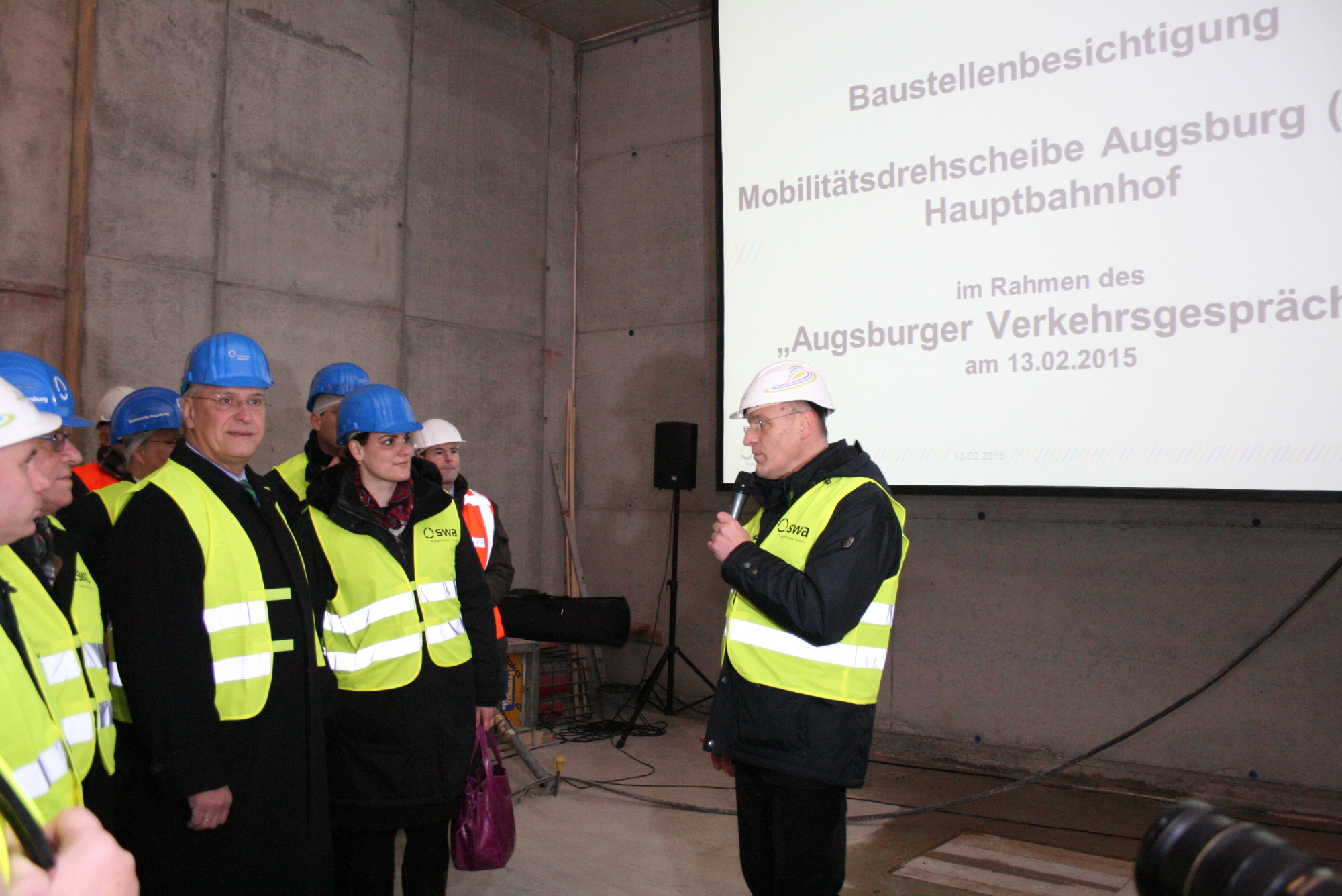 Staatsministe Joachim Herrmann lobte den Augsburger Hauptbahnhof als „ein tolles Projekt“. Foto: B4B SCHWABEN