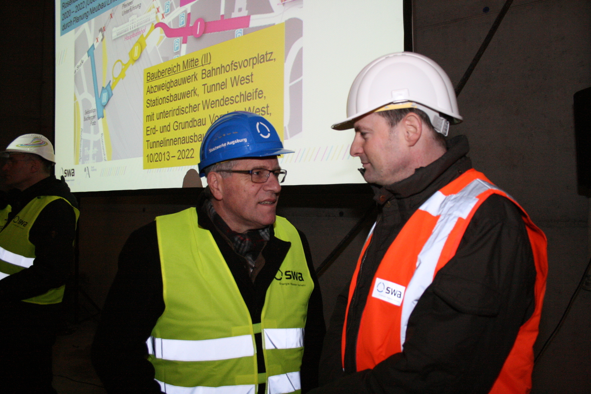 Staatsministe Joachim Herrmann lobte den Augsburger Hauptbahnhof als „ein tolles Projekt“. Foto: B4B SCHWABEN