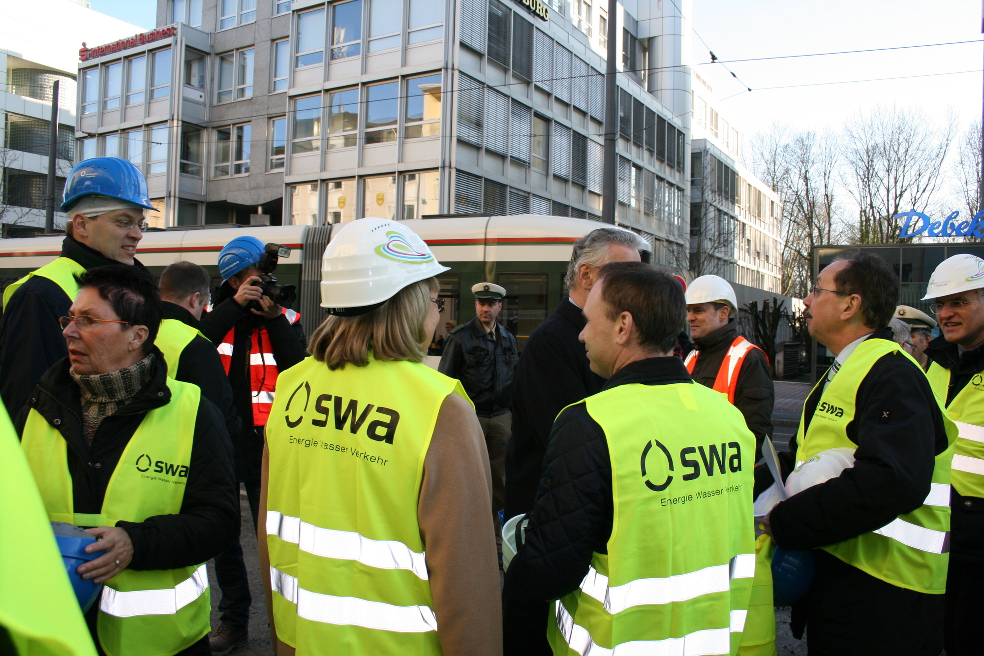Staatsministe Joachim Herrmann lobte den Augsburger Hauptbahnhof als „ein tolles Projekt“. Foto: B4B SCHWABEN