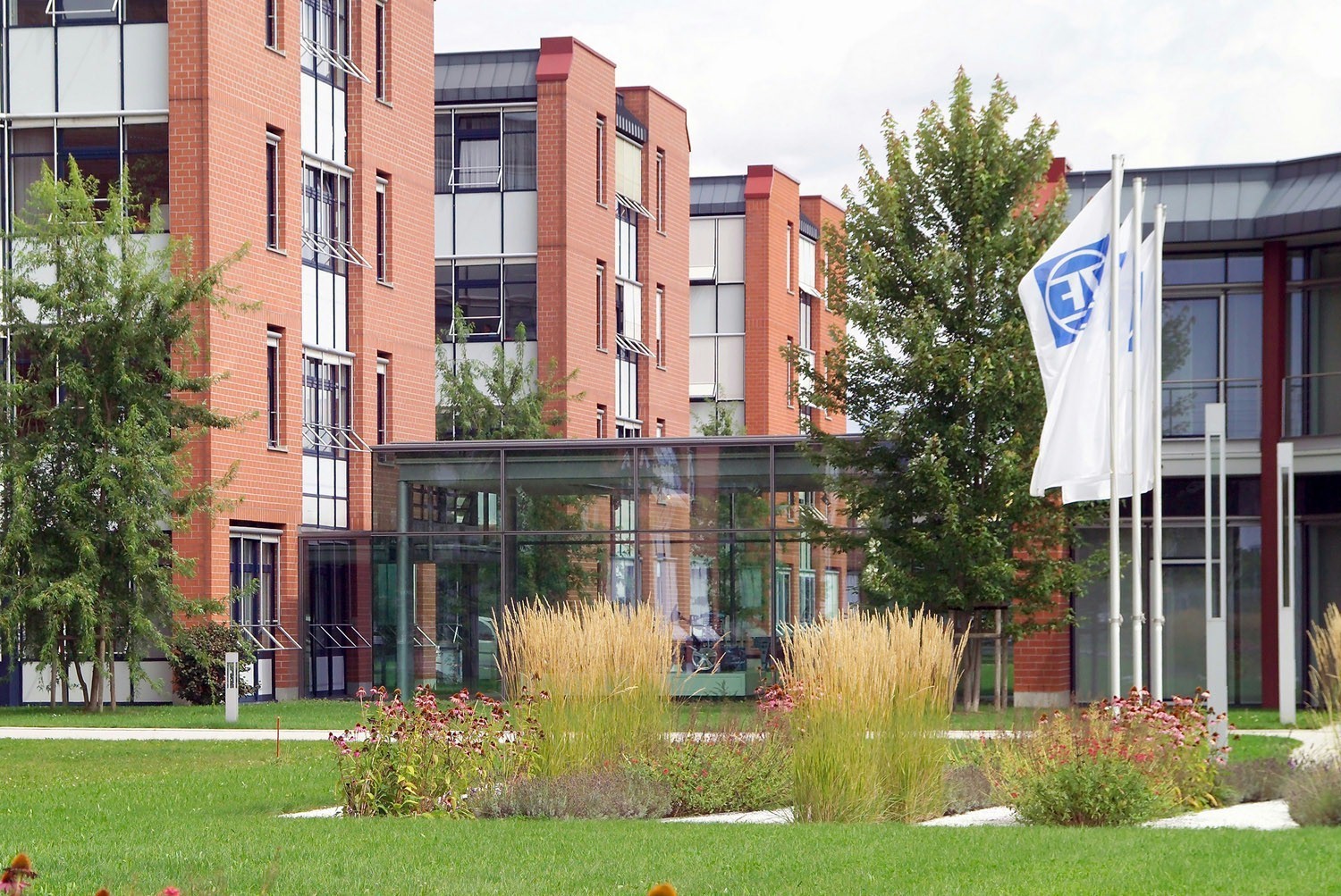 ZF hat 2015 viel vor (Bild: Firmenzentrale ZF Friedrichshafen AG). Foto: ZF Friedrichshafen AG