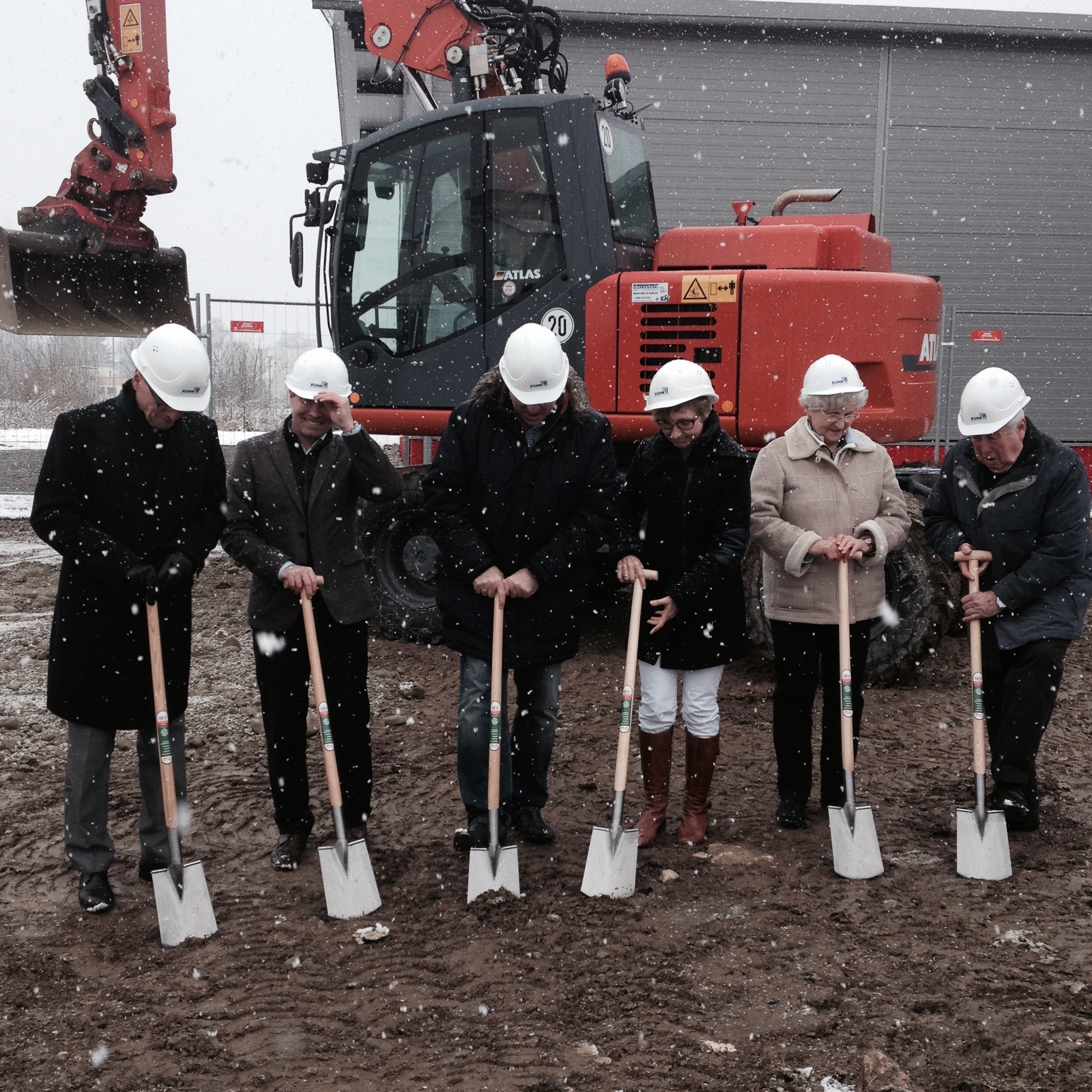 Beim Spatenstich in Weingarten zum neuen Kuhn Bau GmbH Projekt. Foto: Kuhn Bau GmbH