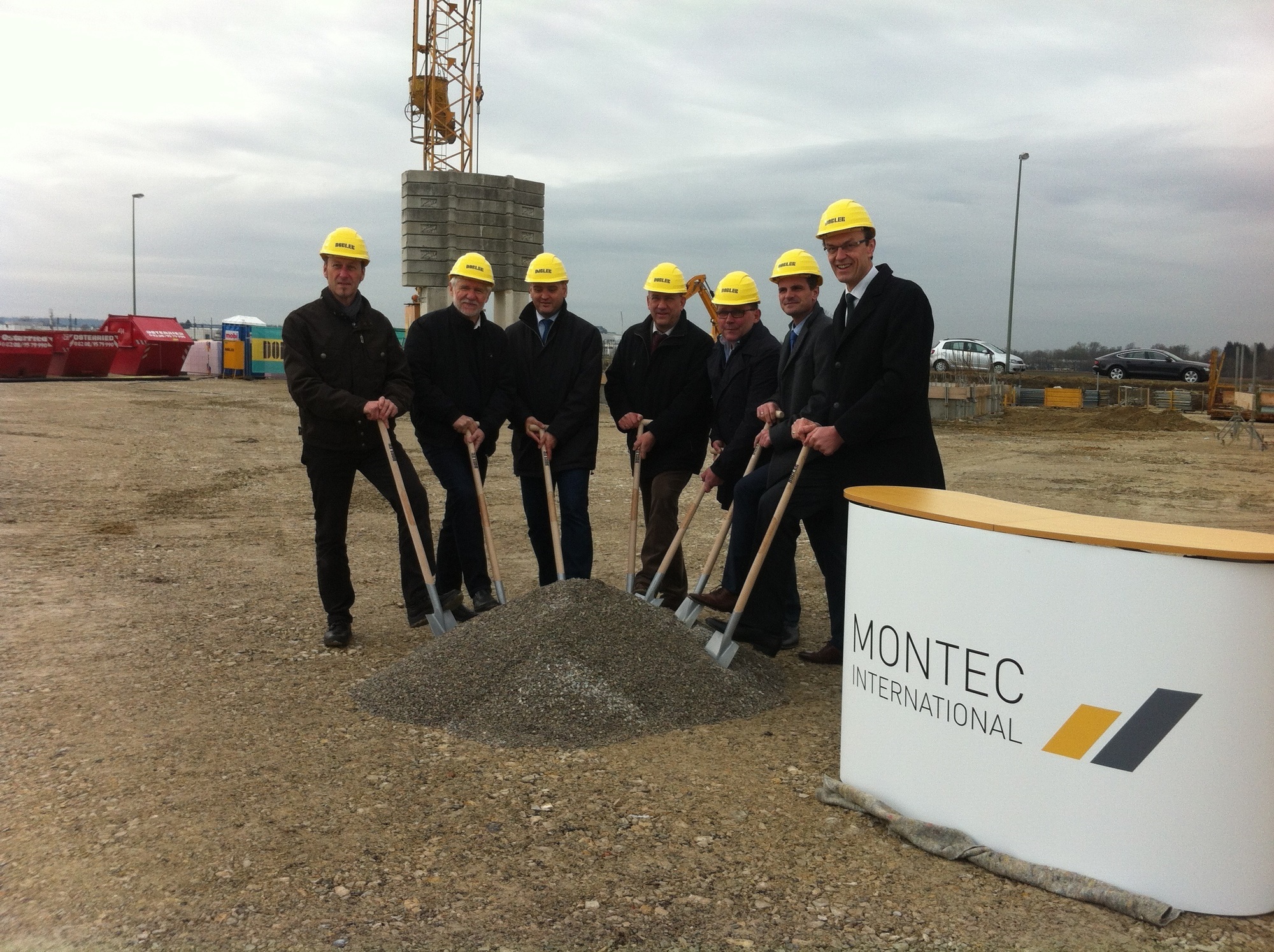 Mit dem ersten Spatenstich kann das Bauen beginnen. Foto: MONTEC