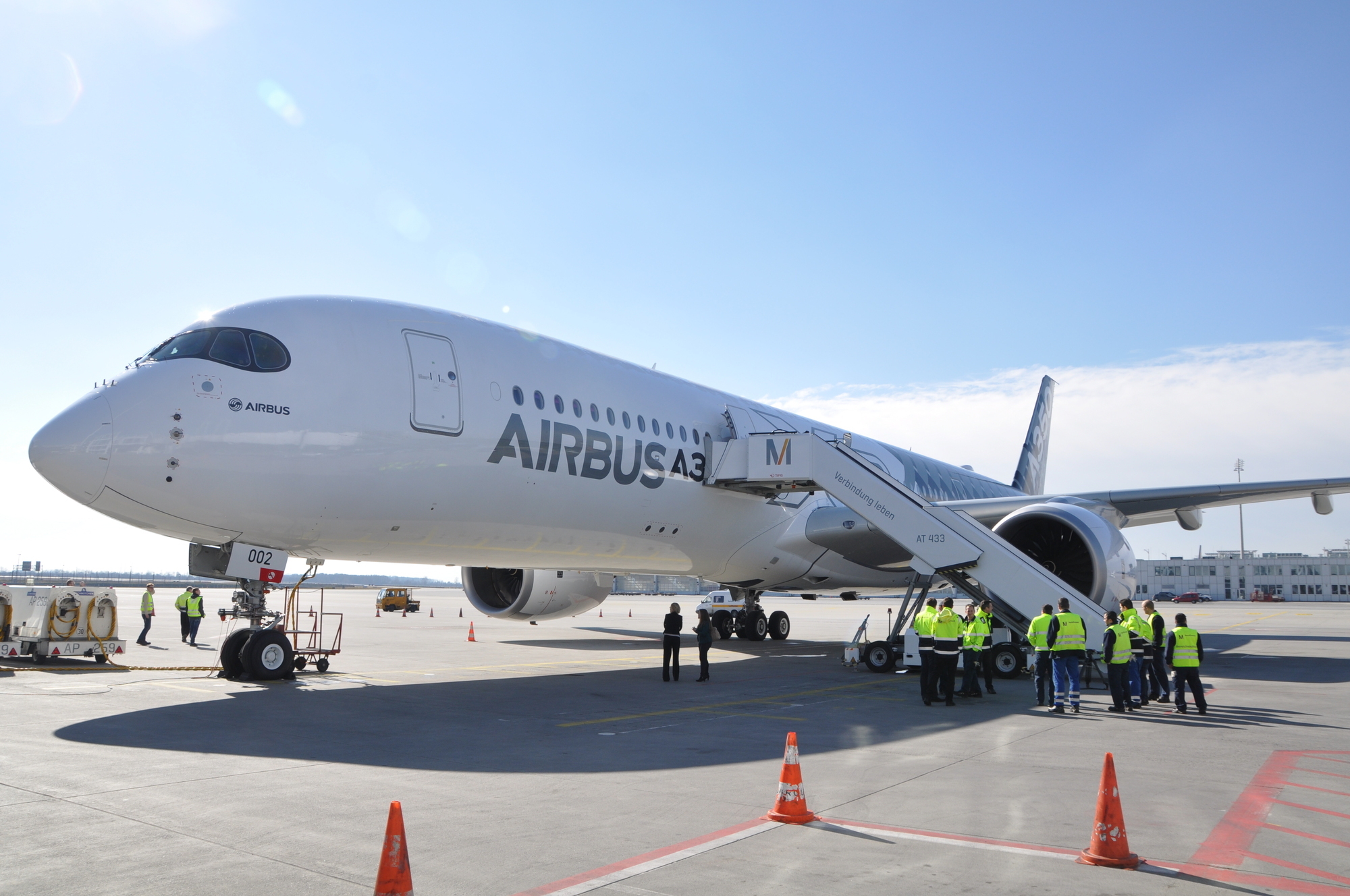 Airbus präsentiert A350 mit zahlreichen schwäbischen Bauteilen