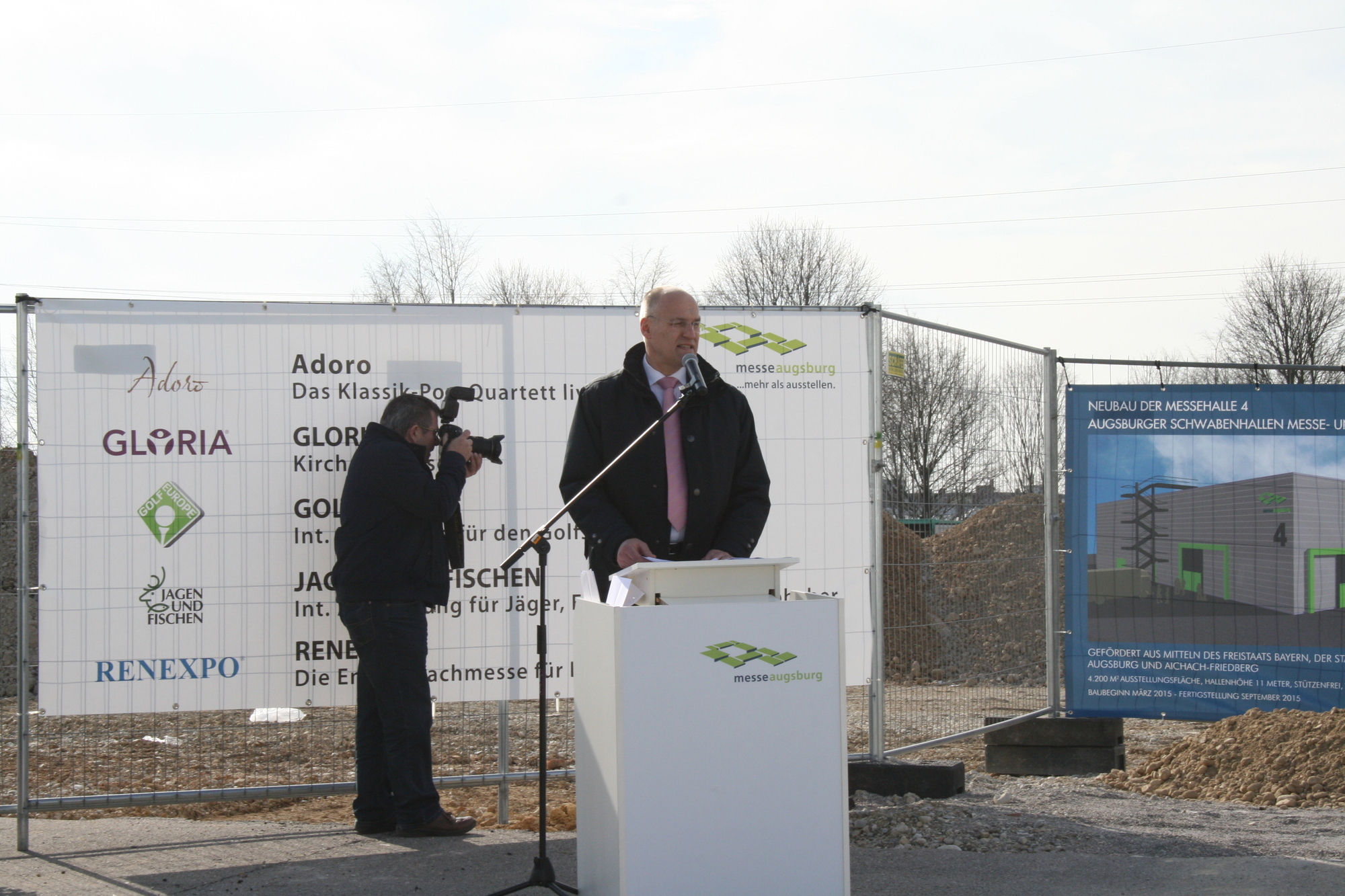 Spatenstich: Augsburg freut sich auf die neue Messehalle 4. Foto: B4B SCHWABEN