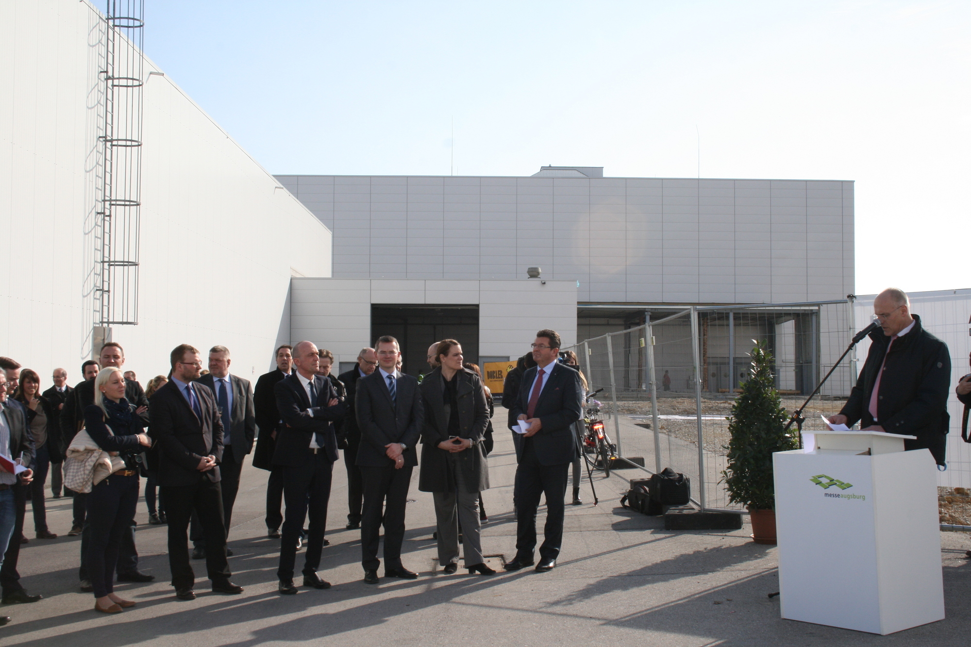 Spatenstich: Augsburg freut sich auf die neue Messehalle 4. Foto: B4B SCHWABEN