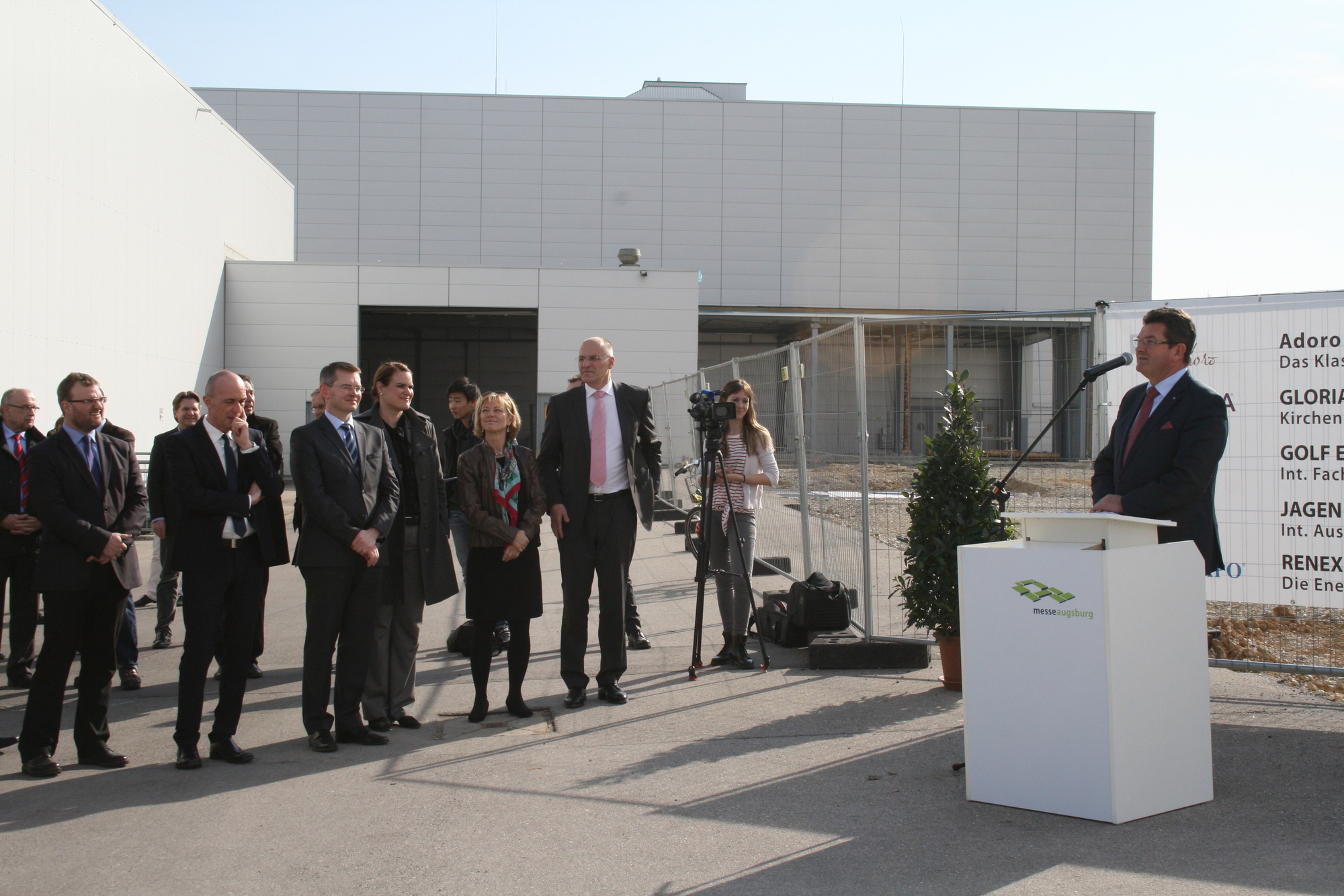 Spatenstich: Augsburg freut sich auf die neue Messehalle 4. Foto: B4B SCHWABEN