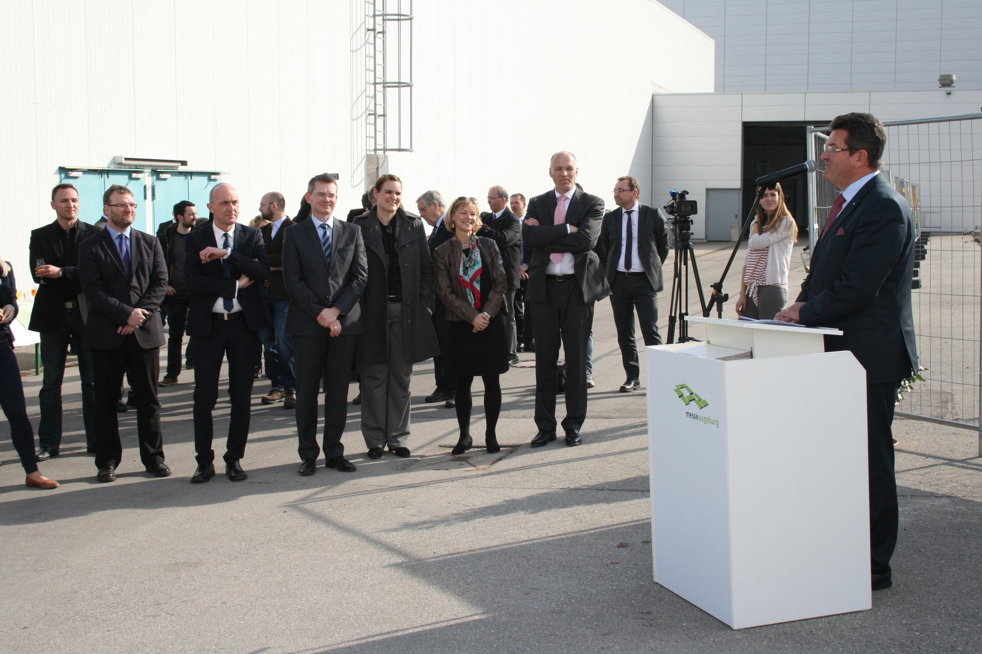 Spatenstich: Augsburg freut sich auf die neue Messehalle 4. Foto: B4B SCHWABEN
