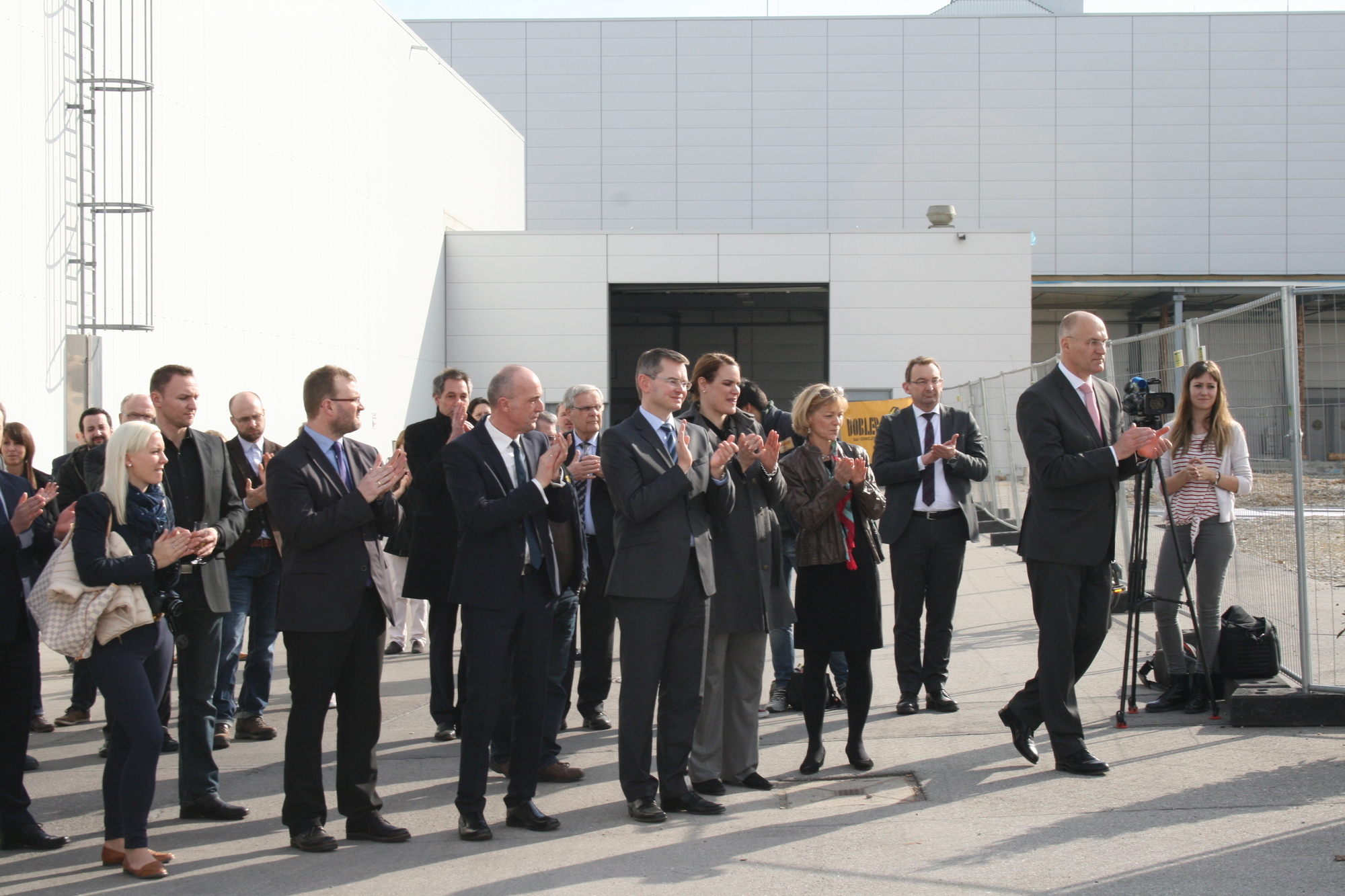 Spatenstich: Augsburg freut sich auf die neue Messehalle 4. Foto: B4B SCHWABEN