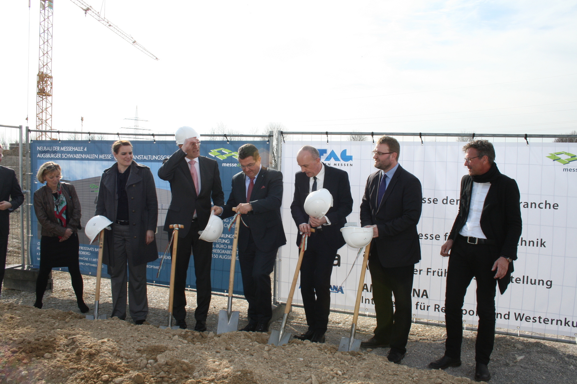 Spatenstich: Augsburg freut sich auf die neue Messehalle 4. Foto: B4B SCHWABEN