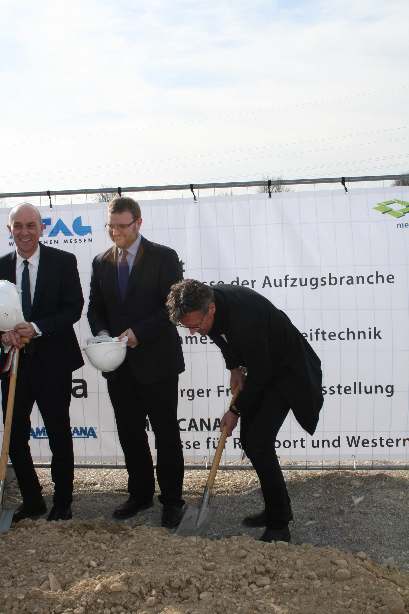 Spatenstich: Augsburg freut sich auf die neue Messehalle 4. Foto: B4B SCHWABEN