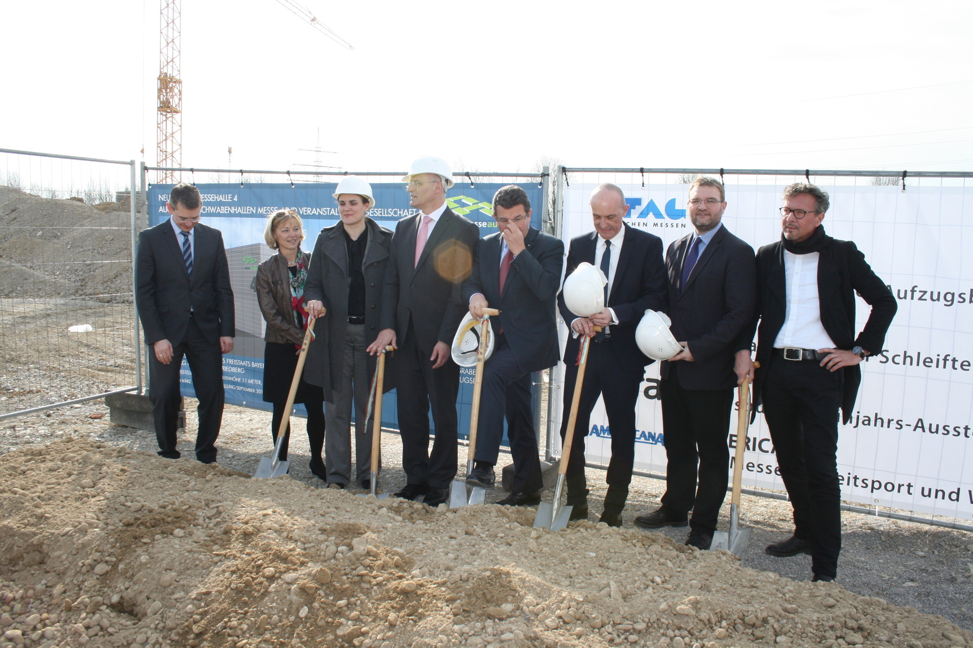 Spatenstich: Augsburg freut sich auf die neue Messehalle 4. Foto: B4B SCHWABEN