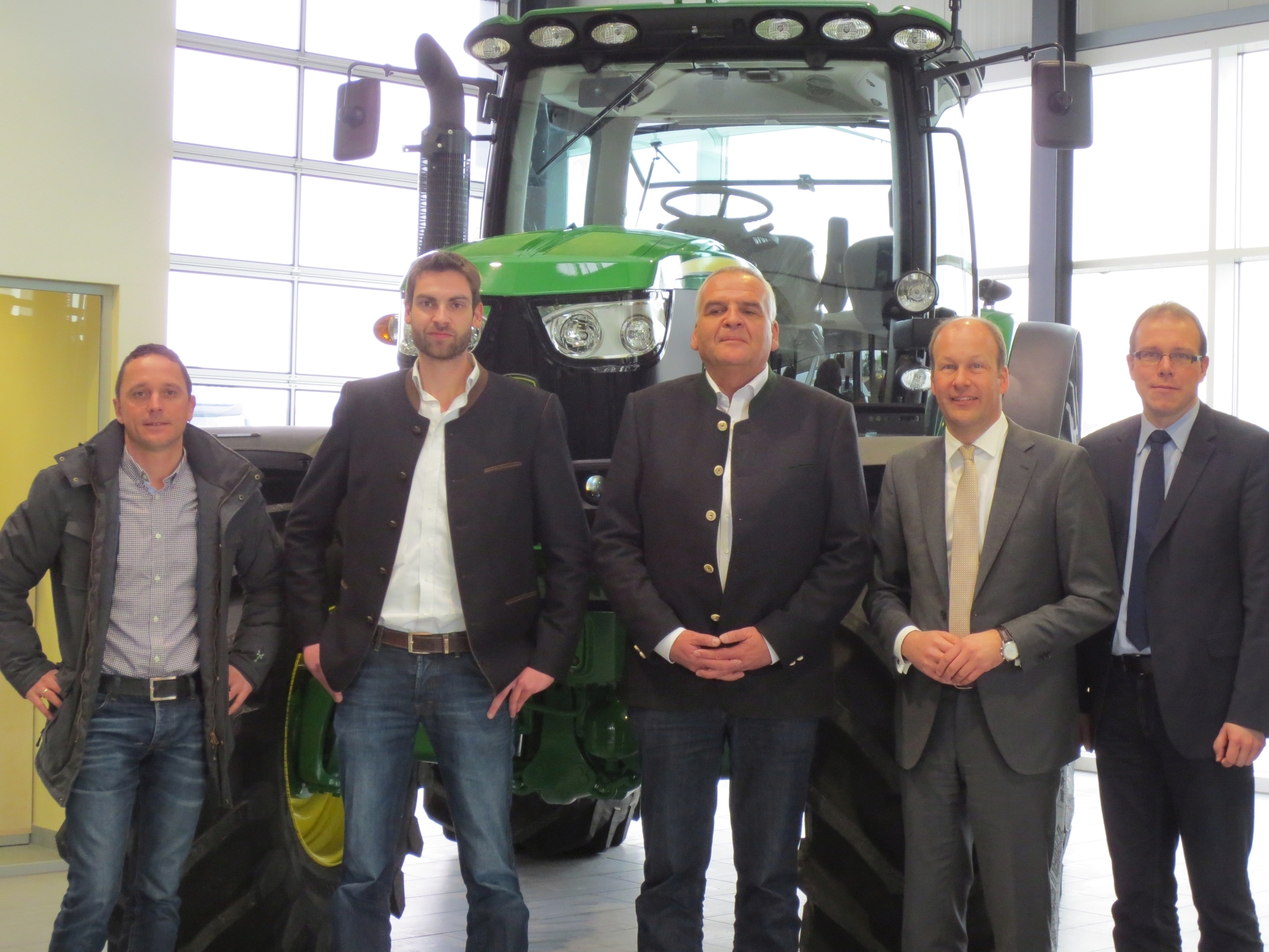 Firmenbesuch bei Reith: Stefan Merktle, Albert Reith jr., Albert Reith, Martin Sailer, Jürgen Gilg (v.l.). Foto: LRA Augsburg