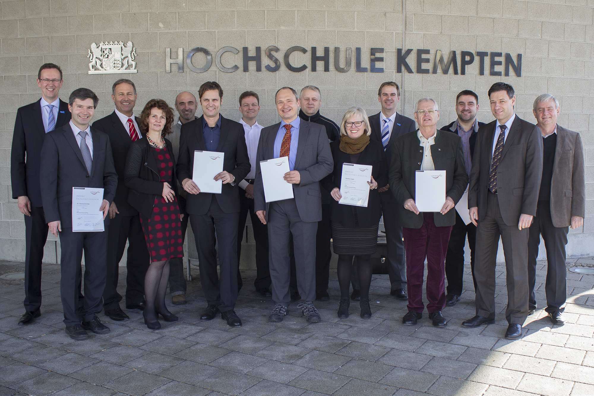Die Prozess- und Qualitätsmanager (PQM) erhielten das Zertifikat zum Excellence Assessor. Foto: Hochschule Kempten