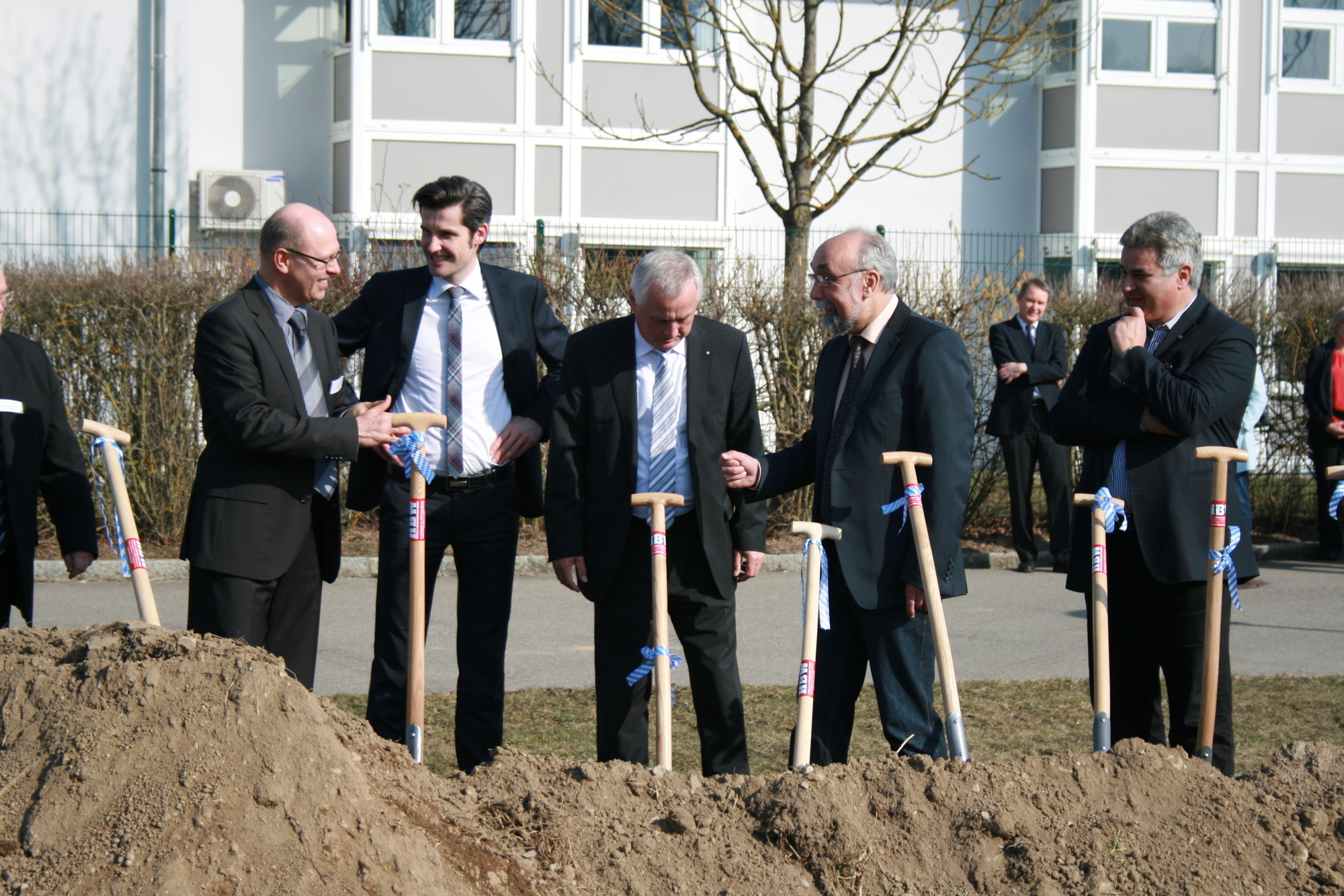 Spatenstich: Das BKH Augsburg wird erweitert. Foto: B4B SCHWABEN