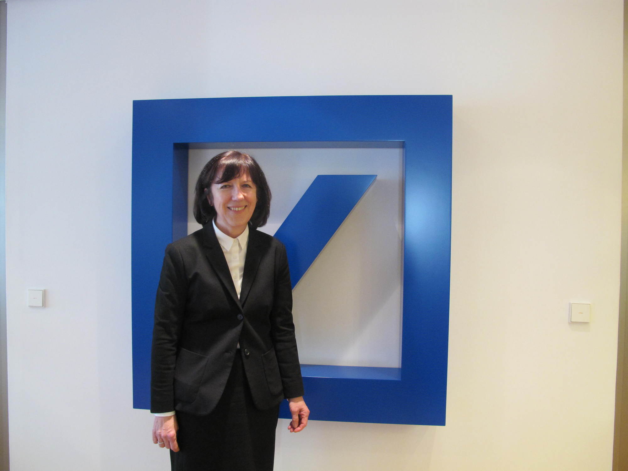Brigitte Huss informierte über die Entwicklungen der Deutschen Bank Augsburg. Foto: B4B SCHWABEN