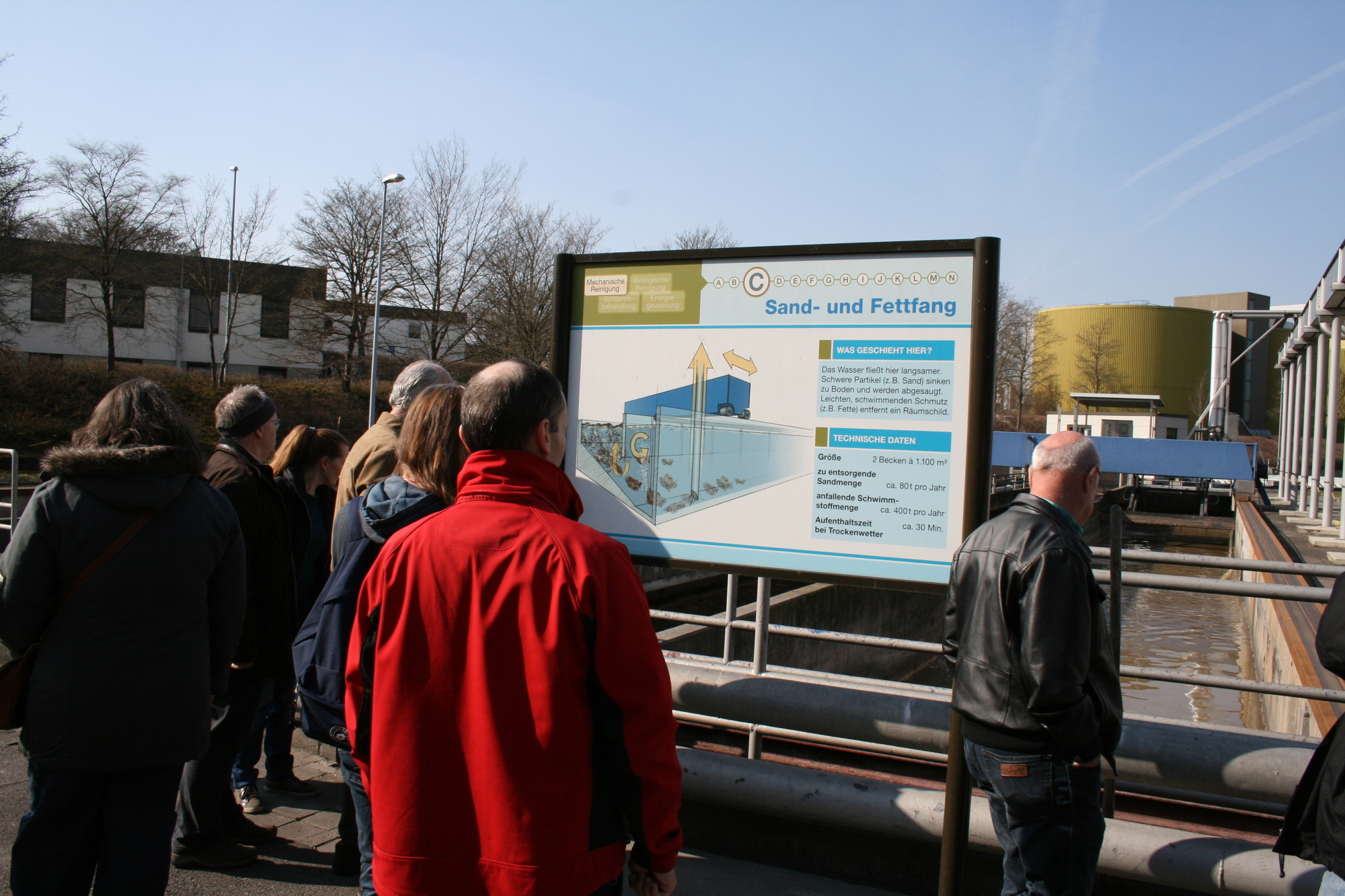 Beim Rundgang über das Gelände des Klärwerks bekamen die Teilnehmer von Augsburg OPEN viel zu sehen. Foto: B4B SCHWABEN