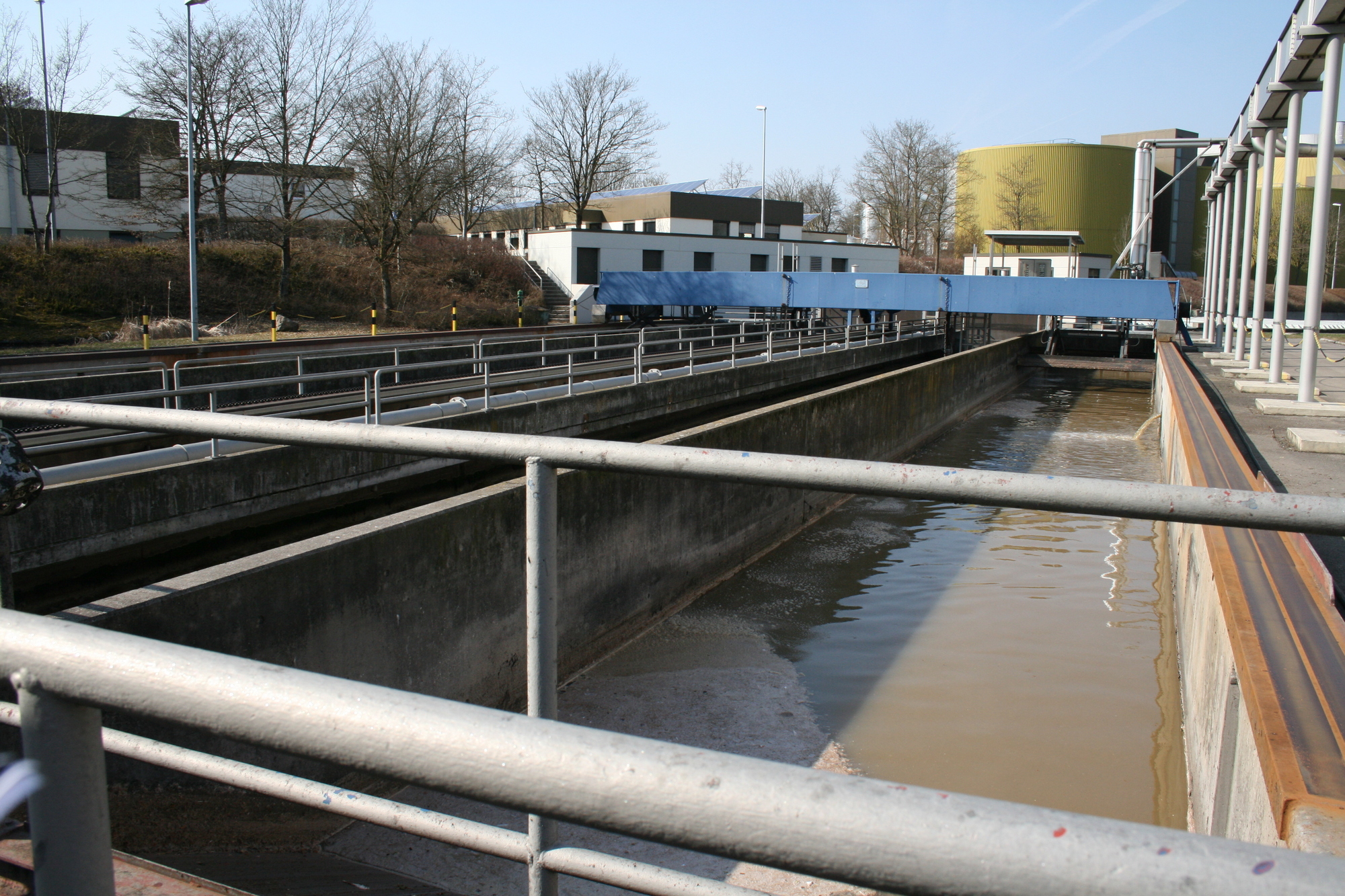 Beim Rundgang über das Gelände des Klärwerks bekamen die Teilnehmer von Augsburg OPEN viel zu sehen. Foto: B4B SCHWABEN