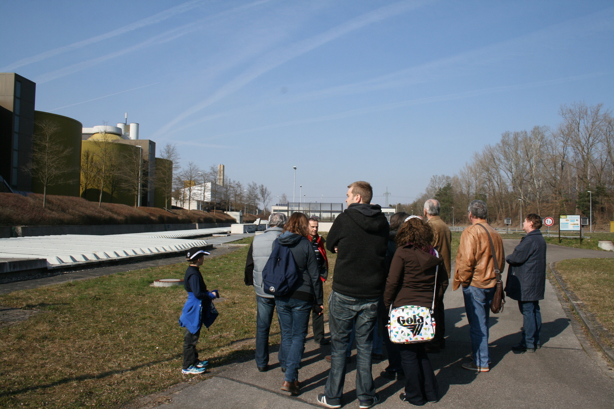 Beim Rundgang über das Gelände des Klärwerks bekamen die Teilnehmer von Augsburg OPEN viel zu sehen. Foto: B4B SCHWABEN