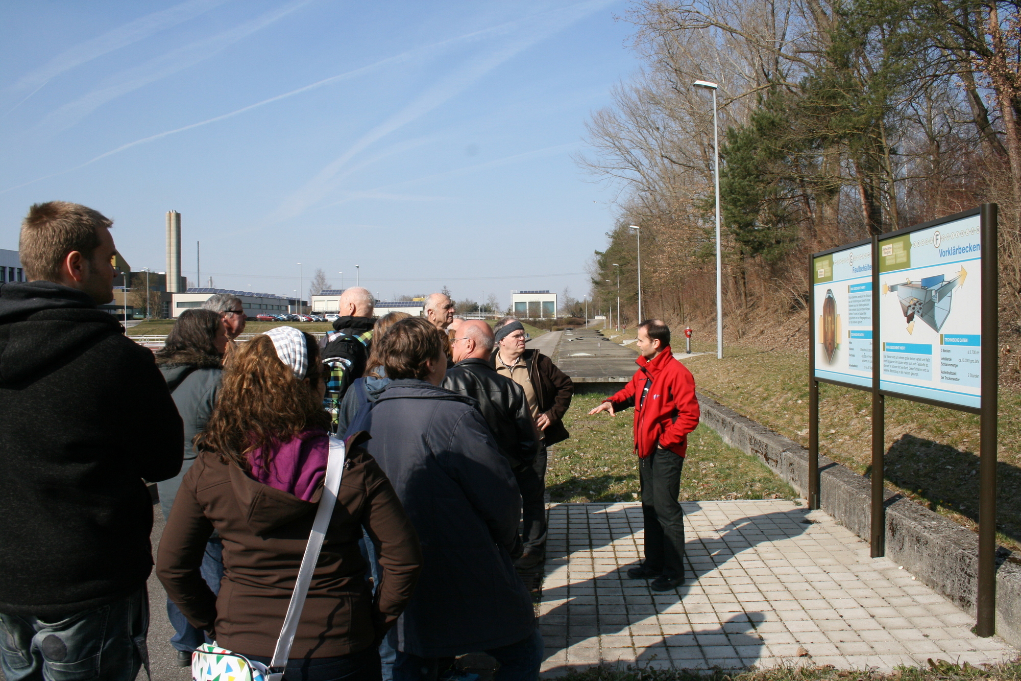 Beim Rundgang über das Gelände des Klärwerks bekamen die Teilnehmer von Augsburg OPEN viel zu sehen. Foto: B4B SCHWABEN