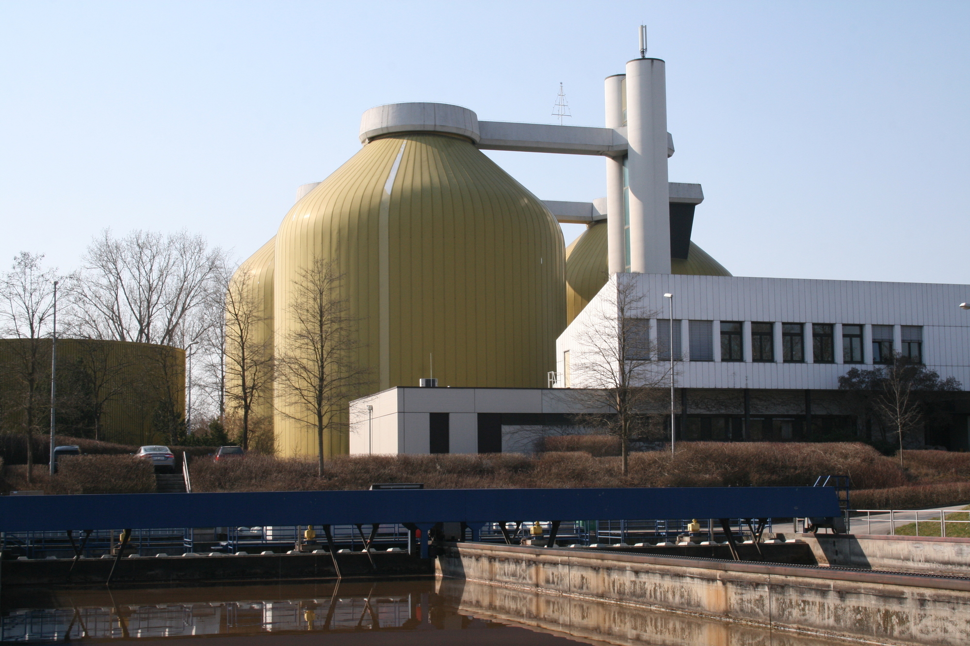 Beim Rundgang über das Gelände des Klärwerks bekamen die Teilnehmer von Augsburg OPEN viel zu sehen. Foto: B4B SCHWABEN