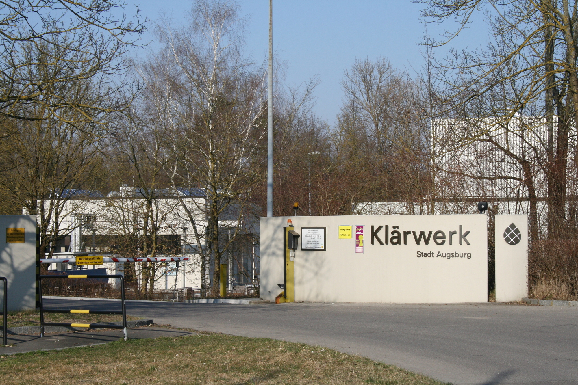Beim Rundgang über das Gelände des Klärwerks bekamen die Teilnehmer von Augsburg OPEN viel zu sehen. Foto: B4B SCHWABEN