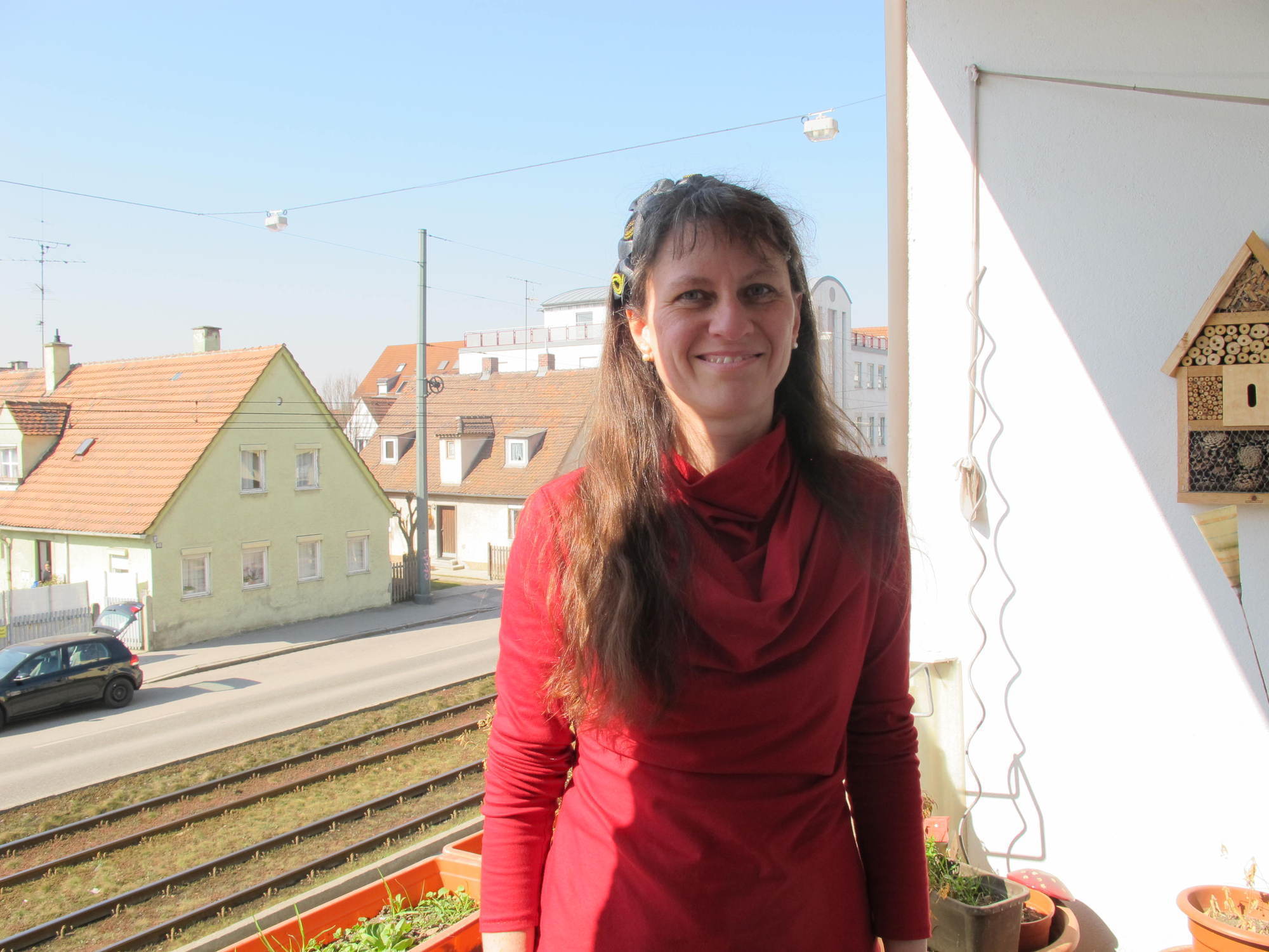 Doris Limmer produziert in ihrer Hutwerkstatt individuelle Hüte. Foto: B4B SCHWABEN