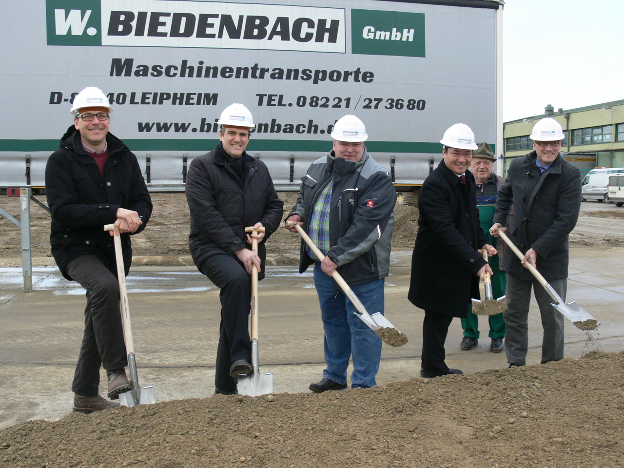 Spatenstich: Die W.Biedenbach GmbH bekommt eine neue Logistikhalle. Foto: W. Biedenbach GmbH