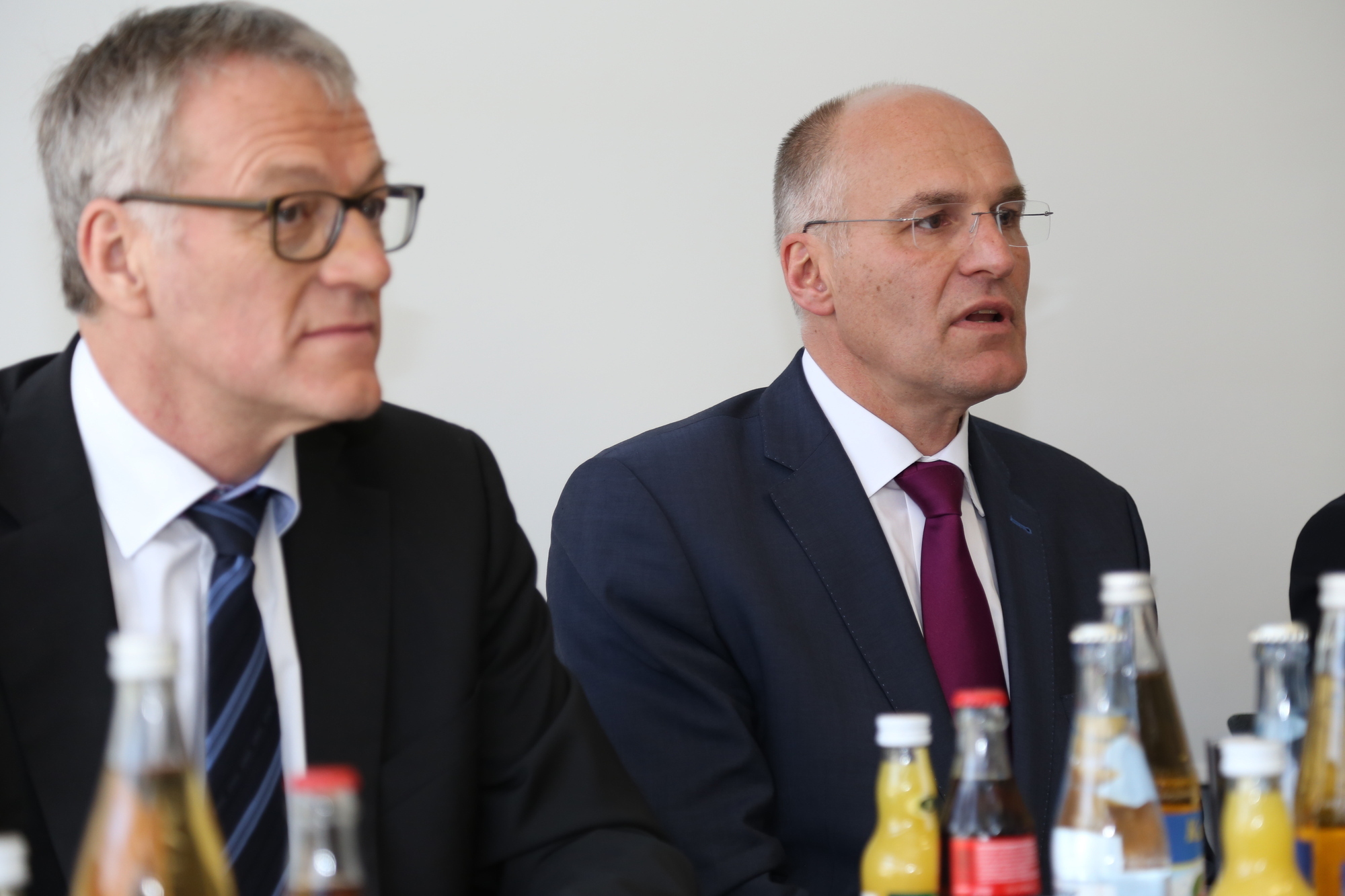 Klaus-Peter Dietmayer und Dr. Kurt Gribl bei der Präsentation der Machbarkeitsstudie. Foto: B4B SCHWABEN