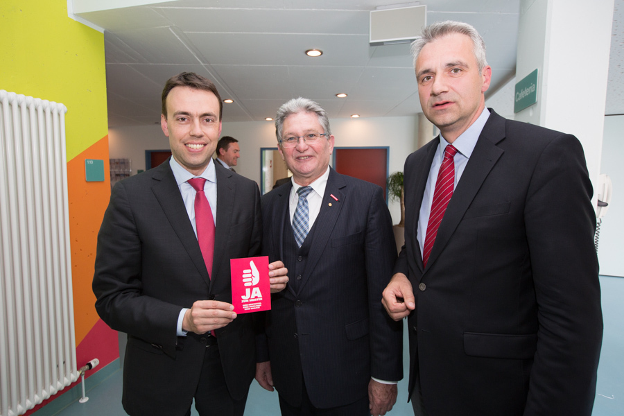 Unterstützte die Aktion von Anfang an: Finanz- und Wirtschaftsminister Dr. Nils Schmid (ganz links). Foto: HWK Ulm