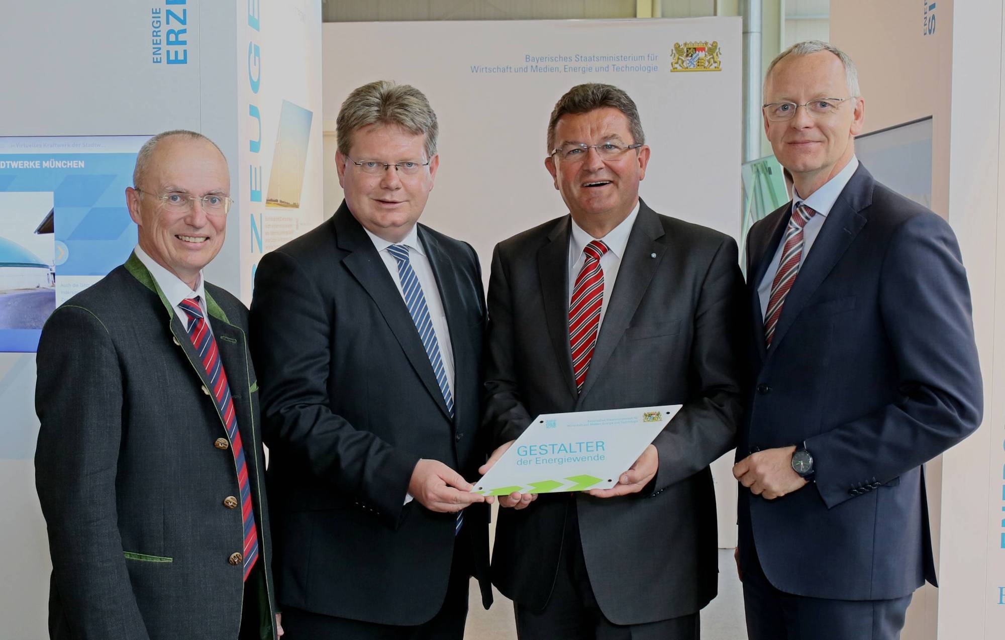 Die LEW und RWE wurden vom Bayerischen Wirtschaftsministerium ausgezeichnet. Foto: Wirtschaftsministerium/Bodmer
