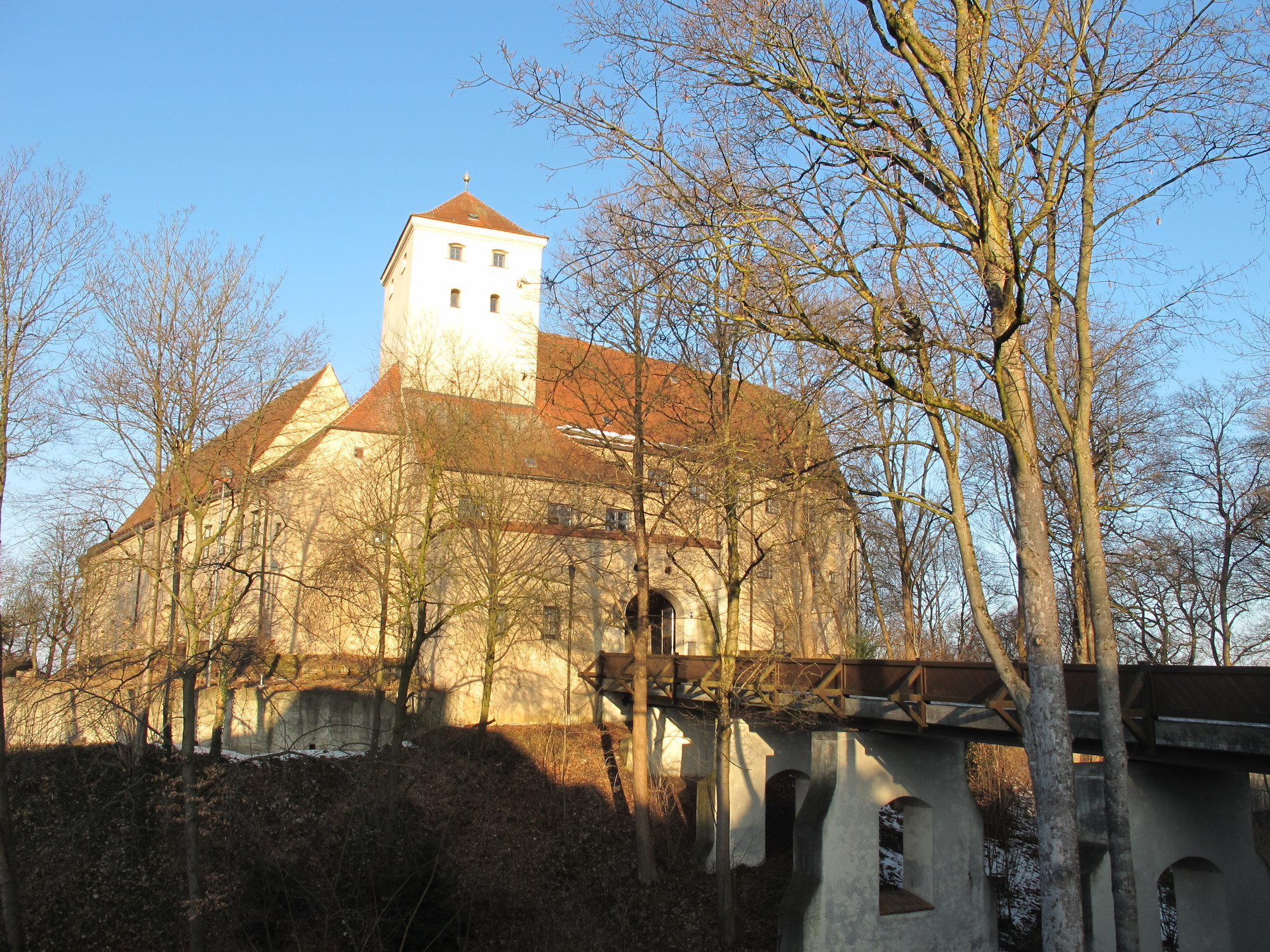 Der Landkreis Aichach-Friedberg thematisiert Bildung auf dem Unternehmerabend. Foto: B4B SCHWABEN