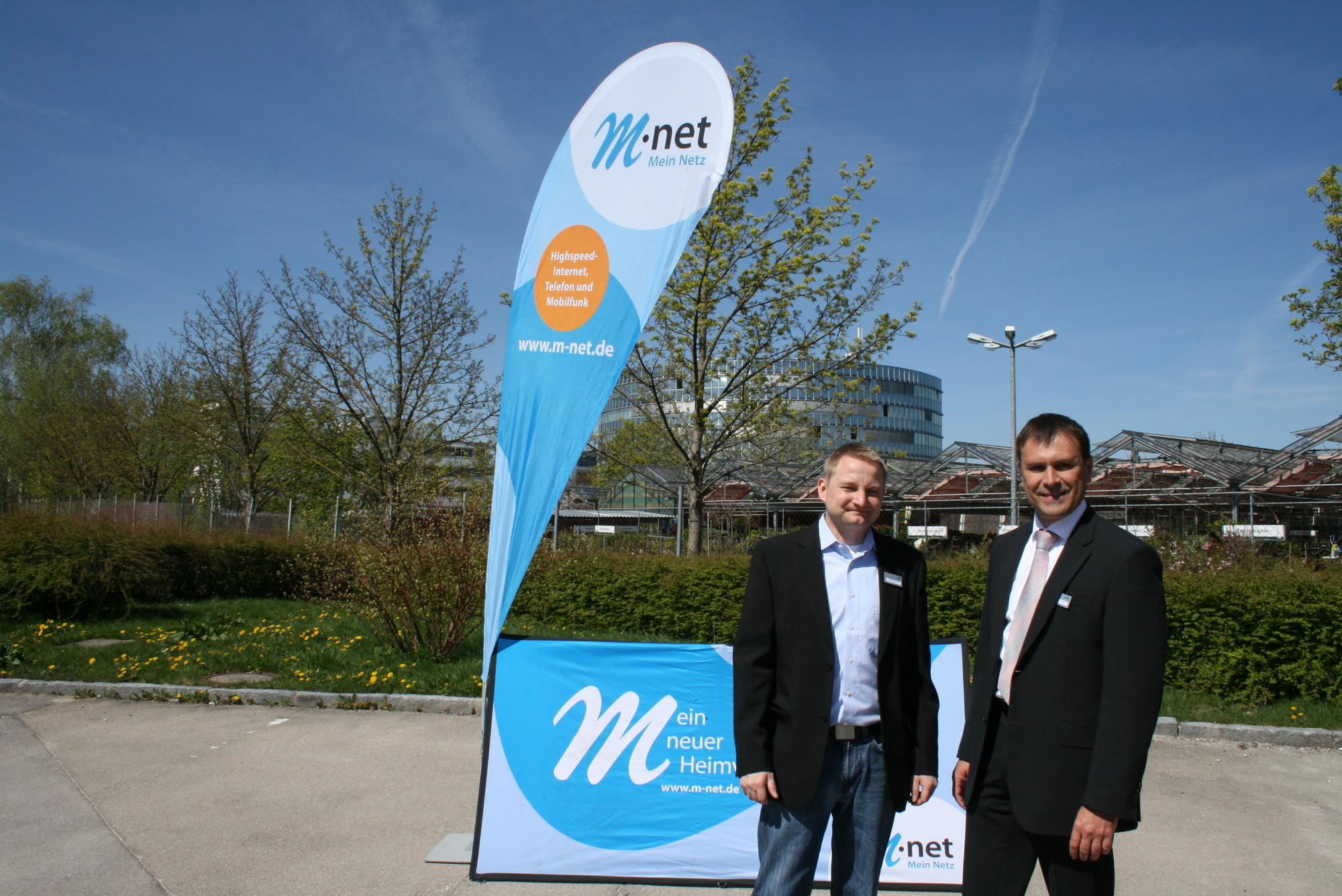 Stefan Bayer, M-net Rechenzentrumsinfrastruktur, mit Christian Smetana, Leiter M-net Niederlassung Augsburg. Foto: B4B SCHWABEN