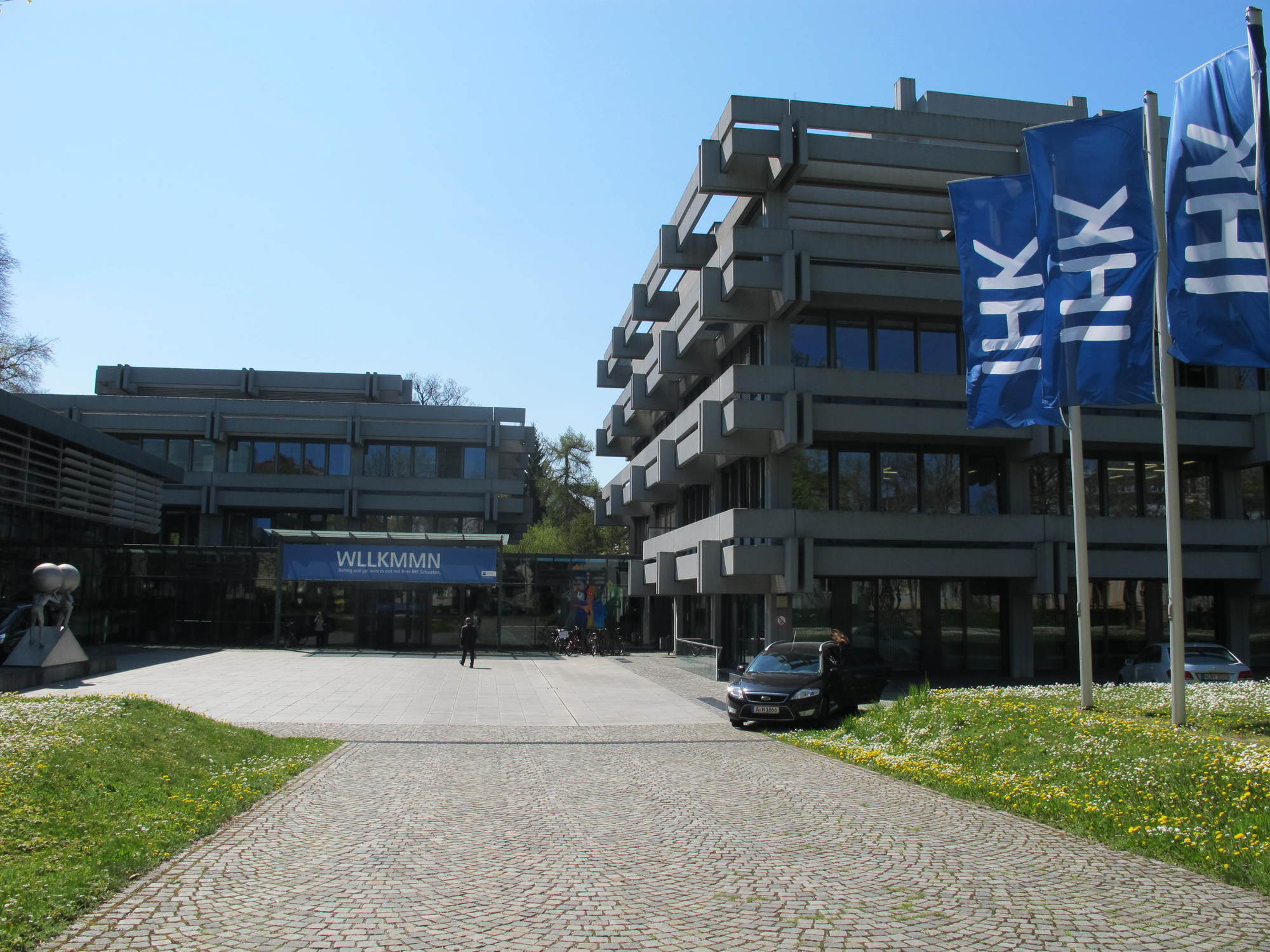 Zahlreiche Vertreter aus Wirtschaft und Politik nahmen am IHK Fachkräftetag teil. Foto: B4B SCHWABEN