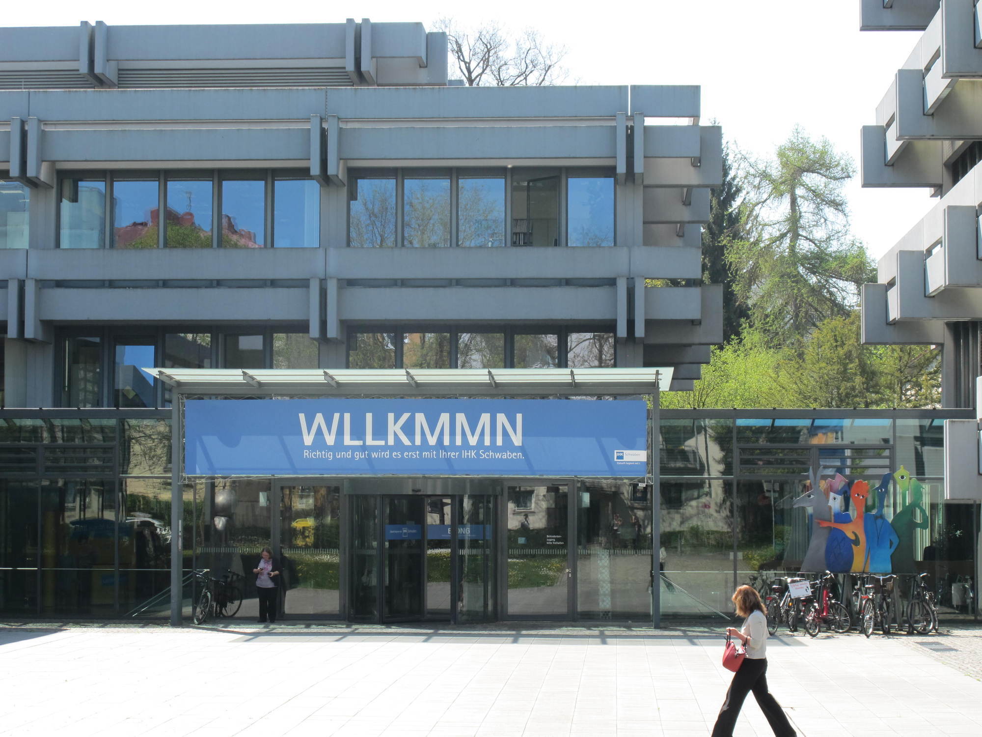 Zahlreiche Vertreter aus Wirtschaft und Politik nahmen am IHK Fachkräftetag teil. Foto: B4B SCHWABEN