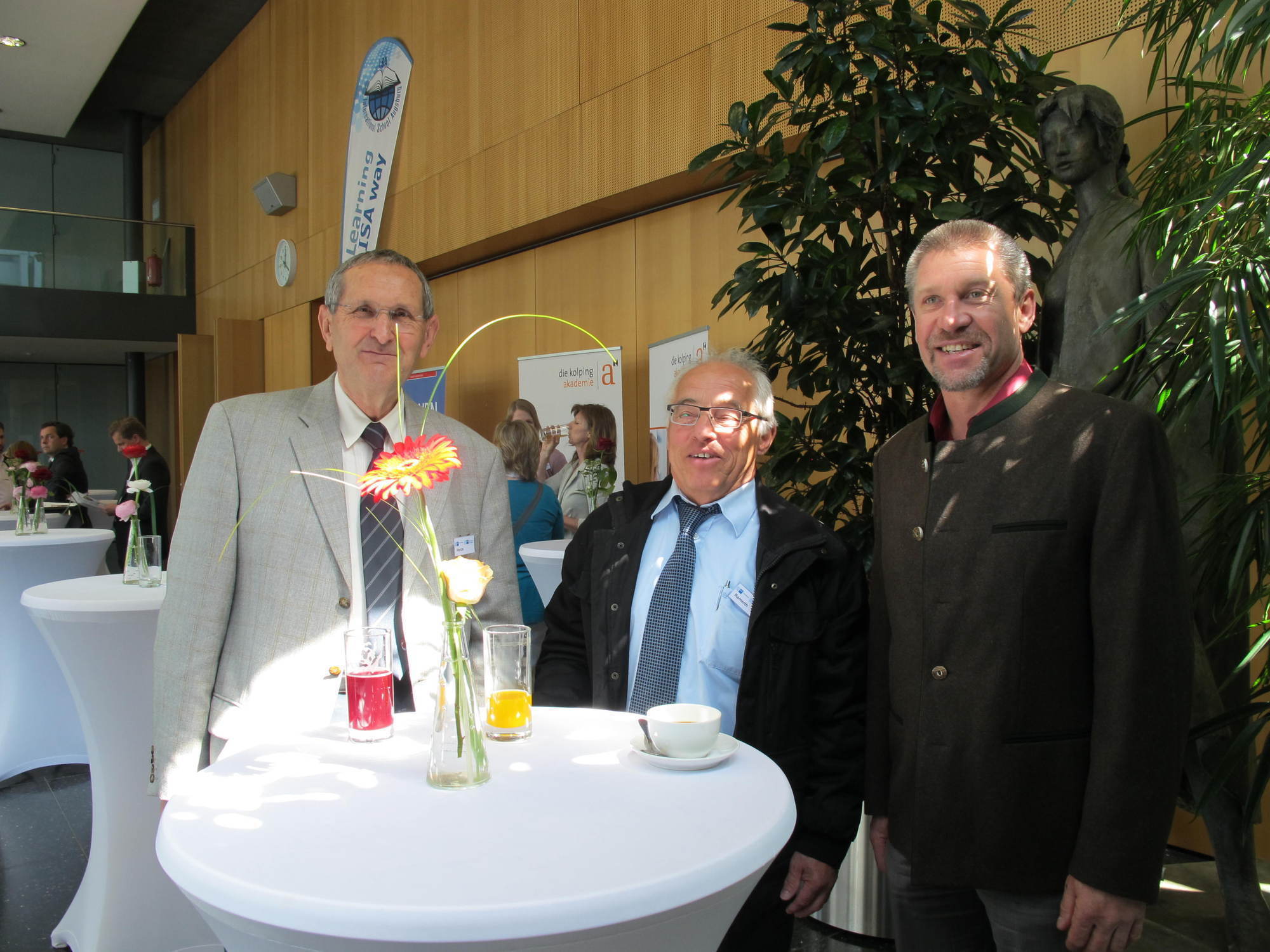 Zahlreiche Vertreter aus Wirtschaft und Politik nahmen am IHK Fachkräftetag teil. Foto: B4B SCHWABEN
