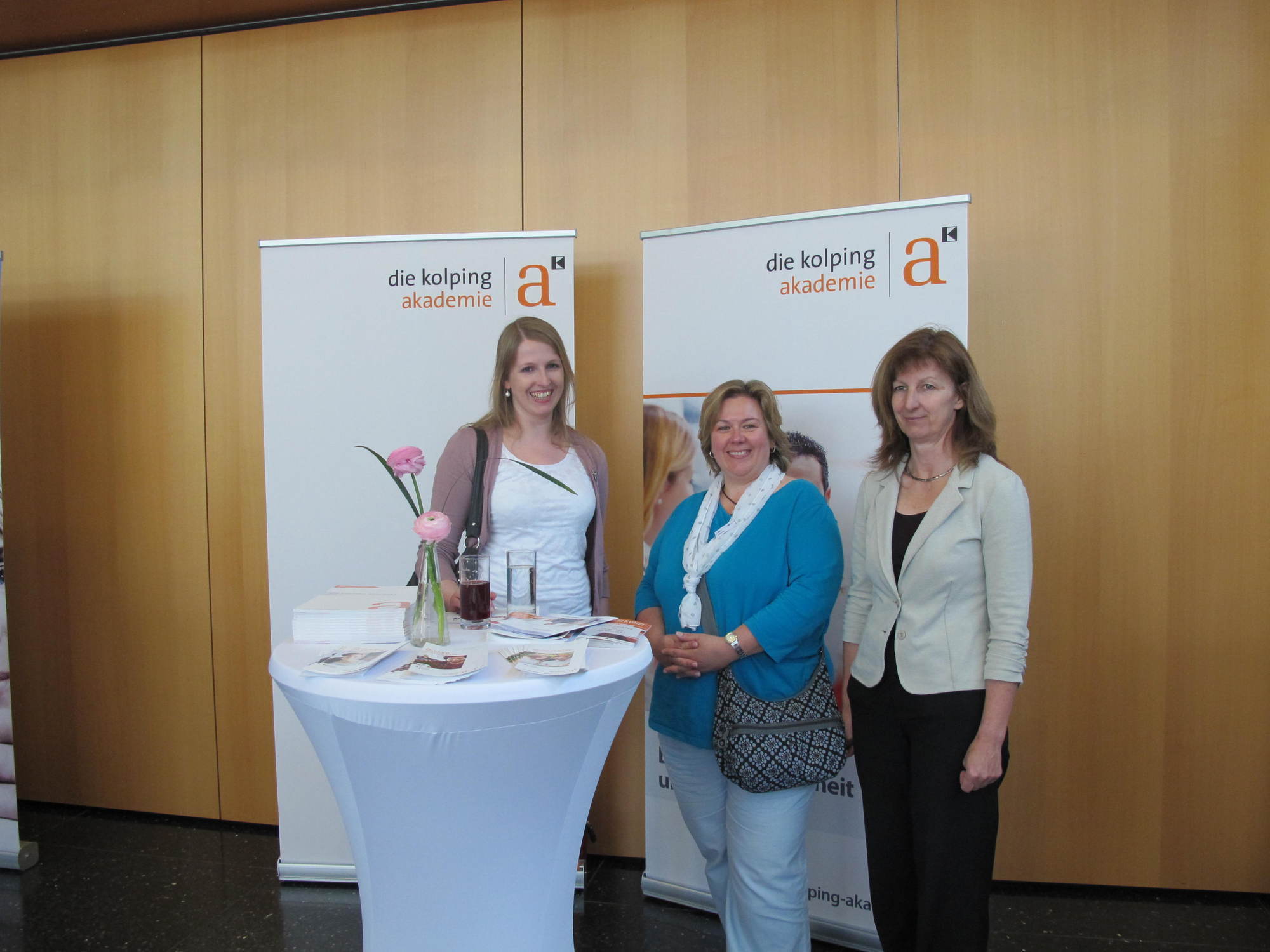 Zahlreiche Vertreter aus Wirtschaft und Politik nahmen am IHK Fachkräftetag teil. Foto: B4B SCHWABEN