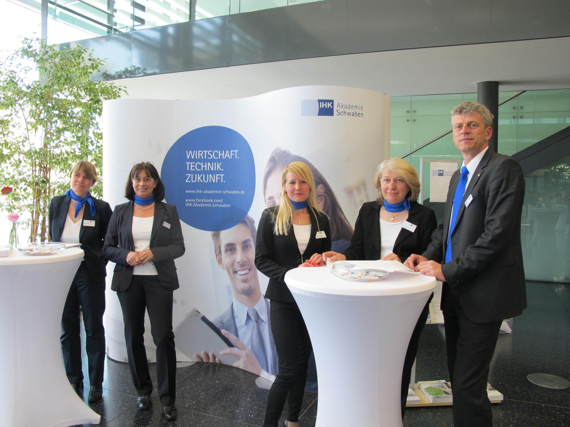 Zahlreiche Vertreter aus Wirtschaft und Politik nahmen am IHK Fachkräftetag teil. Foto: B4B SCHWABEN