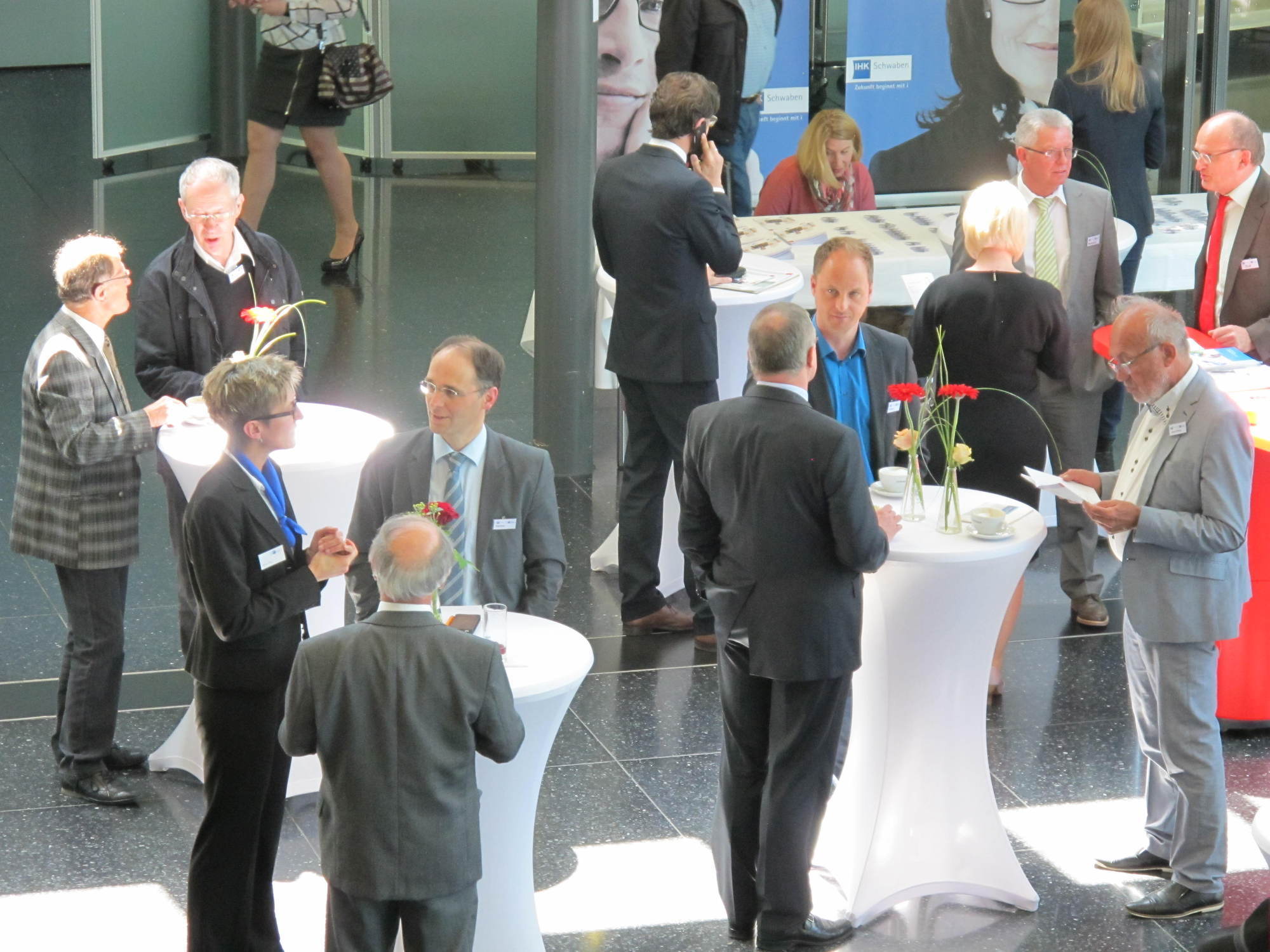 Zahlreiche Vertreter aus Wirtschaft und Politik nahmen am IHK Fachkräftetag teil. Foto: B4B SCHWABEN