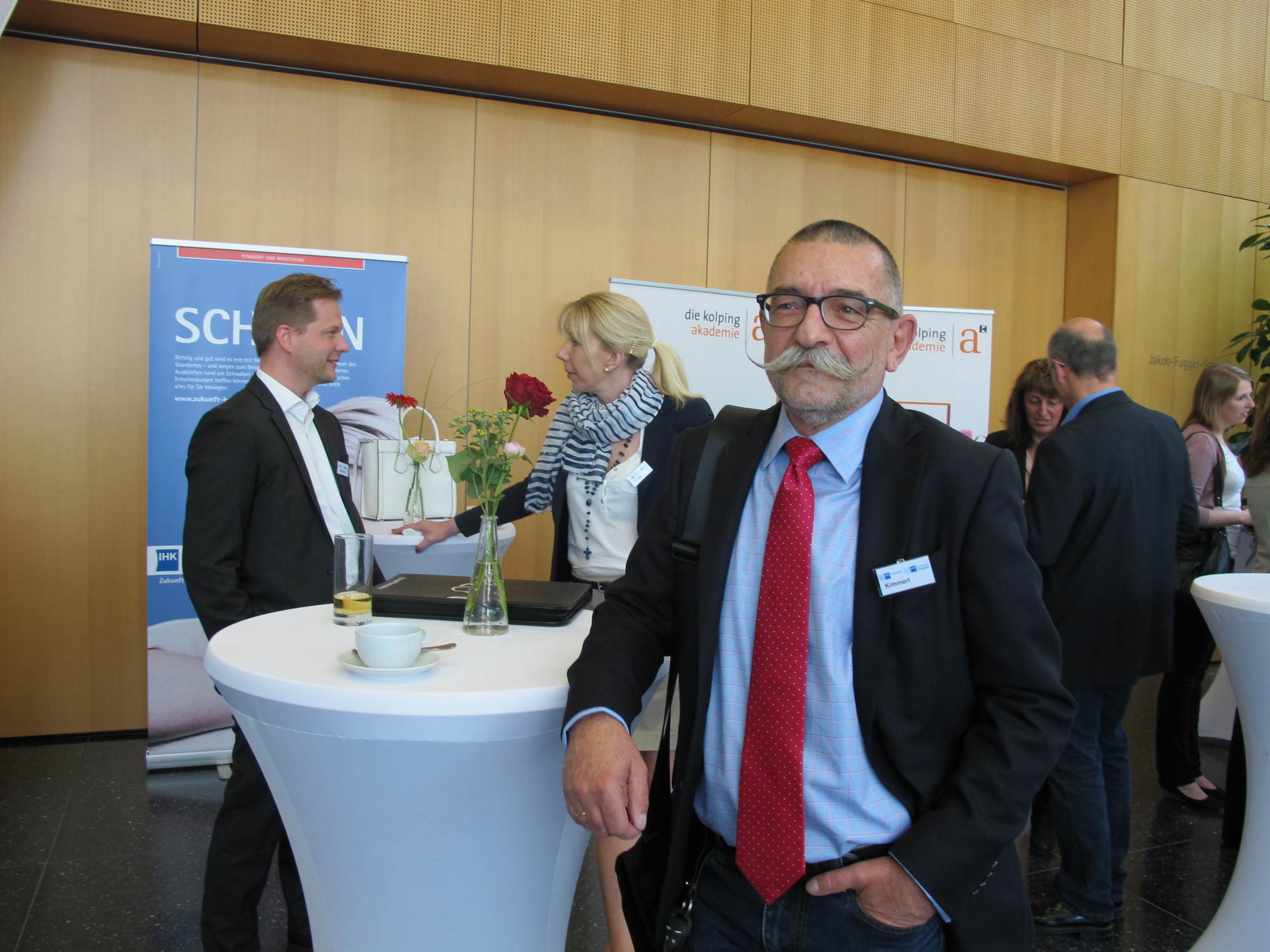 Zahlreiche Vertreter aus Wirtschaft und Politik nahmen am IHK Fachkräftetag teil. Foto: B4B SCHWABEN