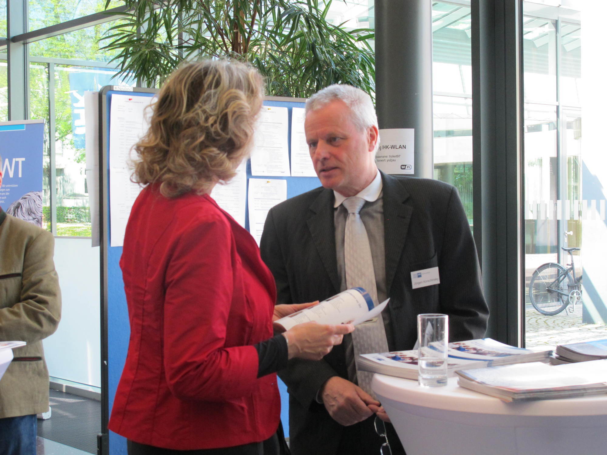 Zahlreiche Vertreter aus Wirtschaft und Politik nahmen am IHK Fachkräftetag teil. Foto: B4B SCHWABEN