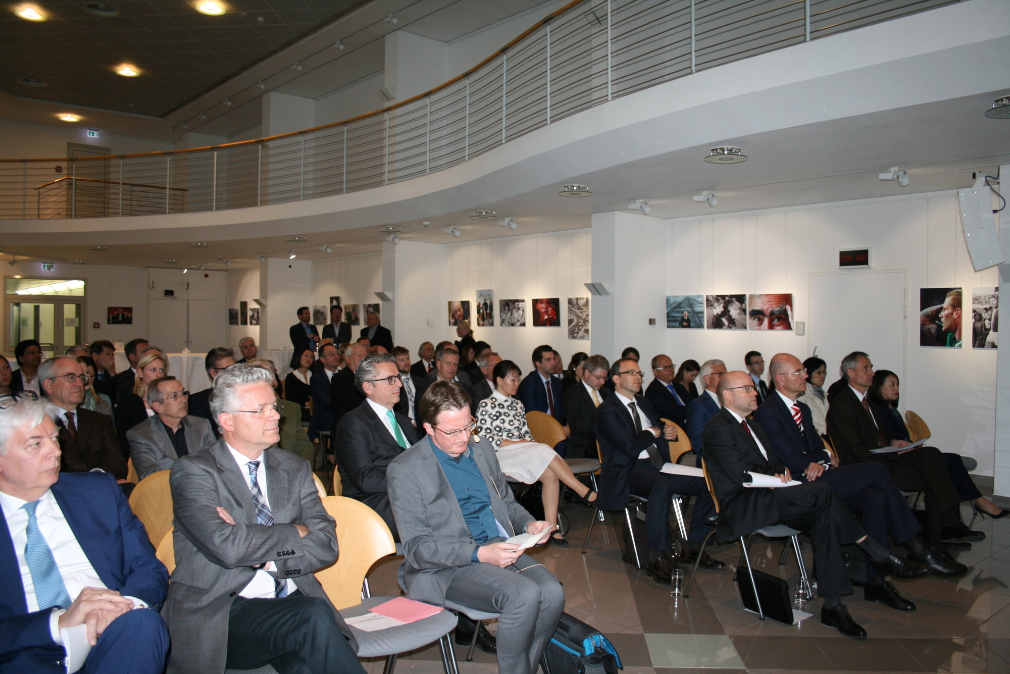 „China im Wandel“ fand diesmal im Foyer des Medienzentrums der Augsburger Allgemeinen statt. Foto: B4B SCHWABEN