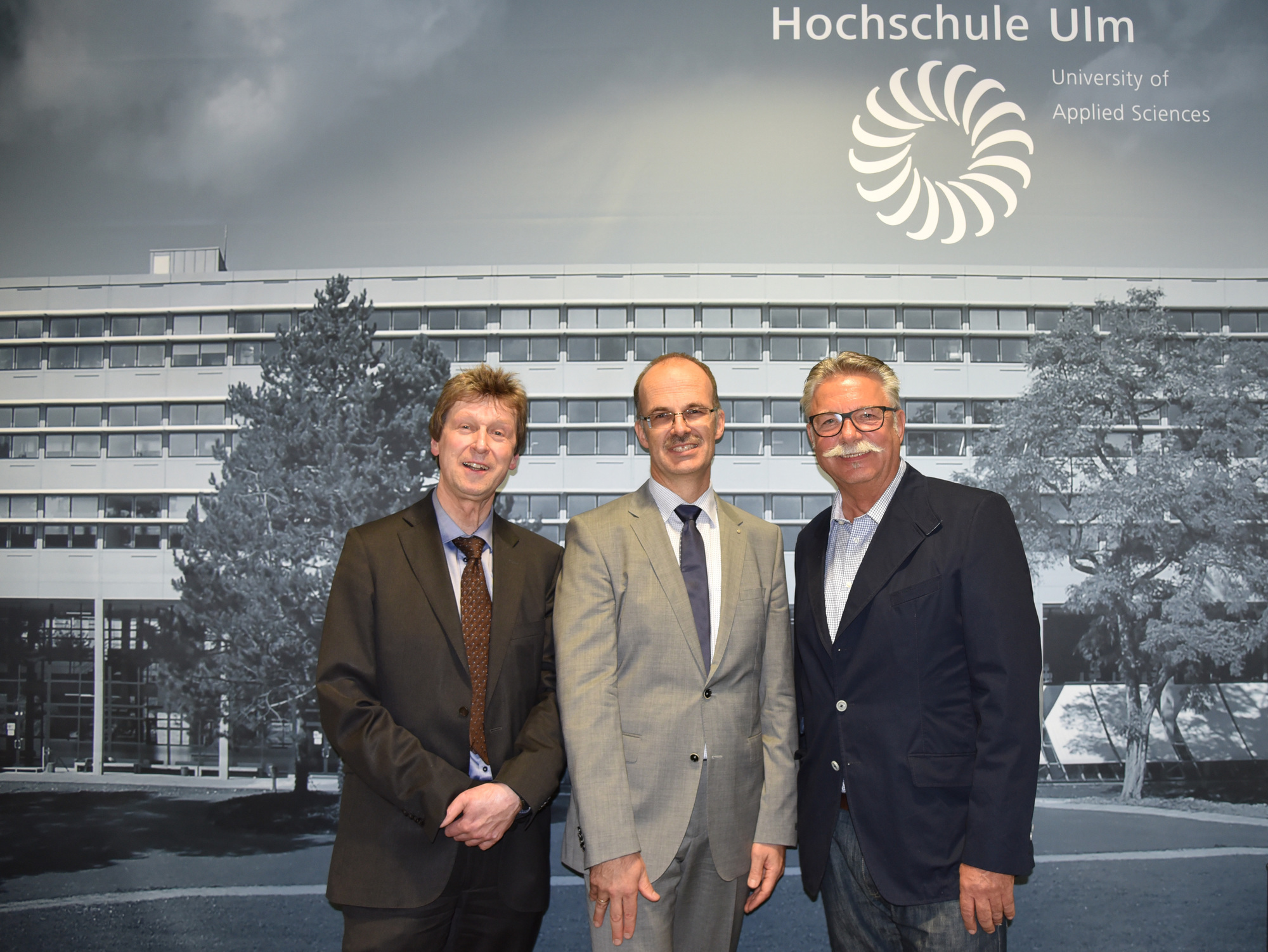 Prof. Dr. Achim Bubenzer, Prof. Dr. Volker Reuter,Hochschulratsvorsitzender Jürgen Mohilo. Foto: HS Ulm