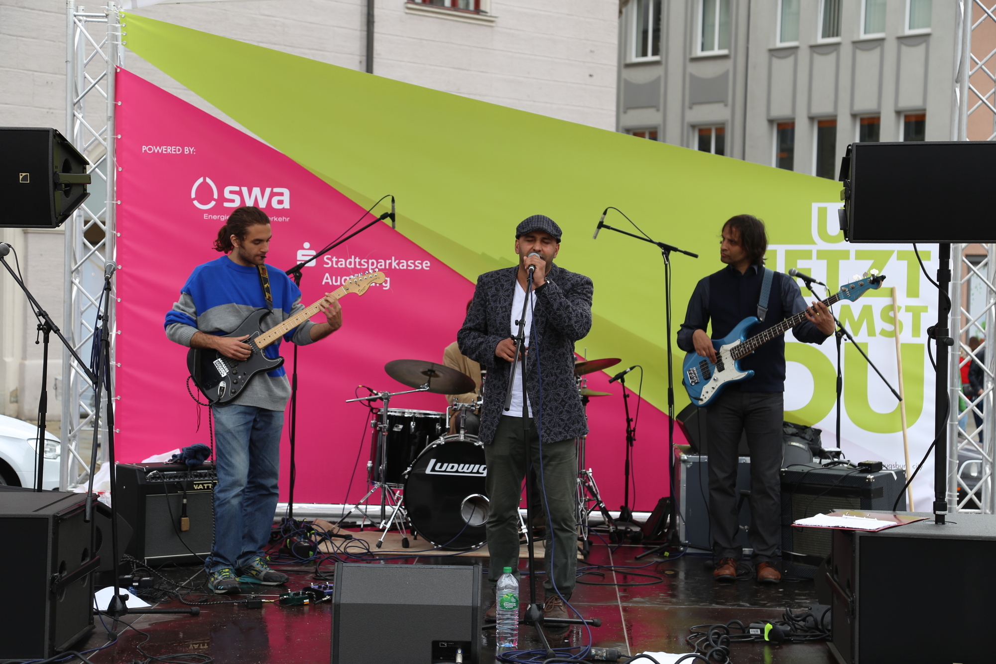 "Sonntag in the City" - Augsbuger Innenstadtfest vom Regen nicht zu bremsen