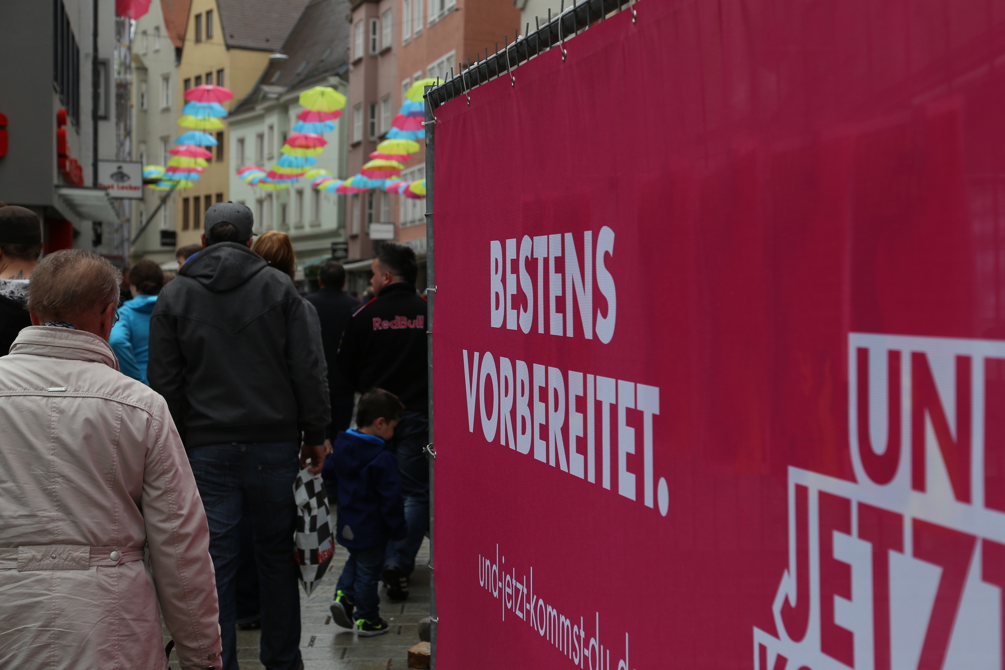 "Sonntag in the City" - Augsbuger Innenstadtfest vom Regen nicht zu bremsen
