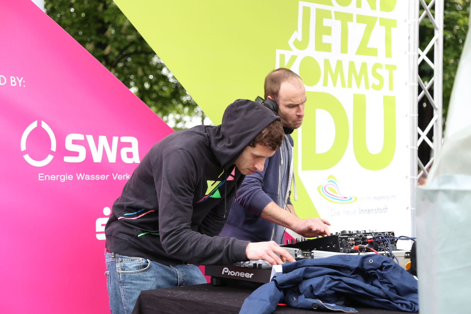 "Sonntag in the City" - Augsbuger Innenstadtfest vom Regen nicht zu bremsen