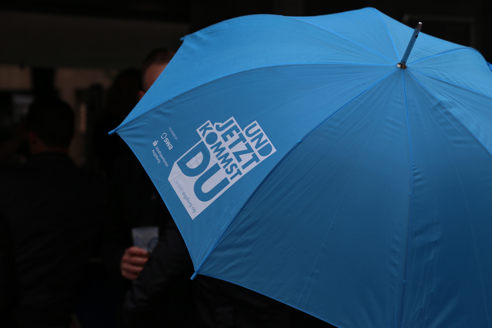 "Sonntag in the City" - Augsbuger Innenstadtfest vom Regen nicht zu bremsen