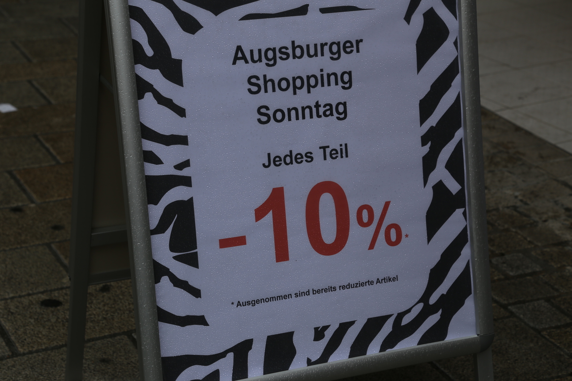 "Sonntag in the City" - Augsbuger Innenstadtfest vom Regen nicht zu bremsen