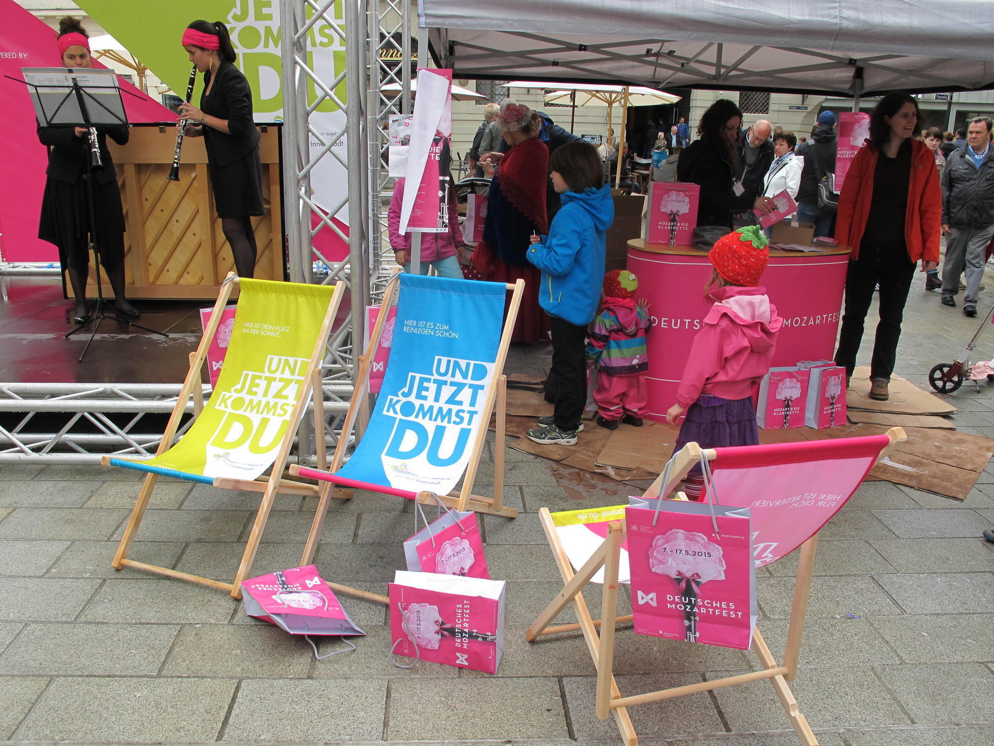 Trotz Regen begeisterte das Augsbuger Innenstadtfest zahlreiche Besucher. Foto: B4B SCHWABEN